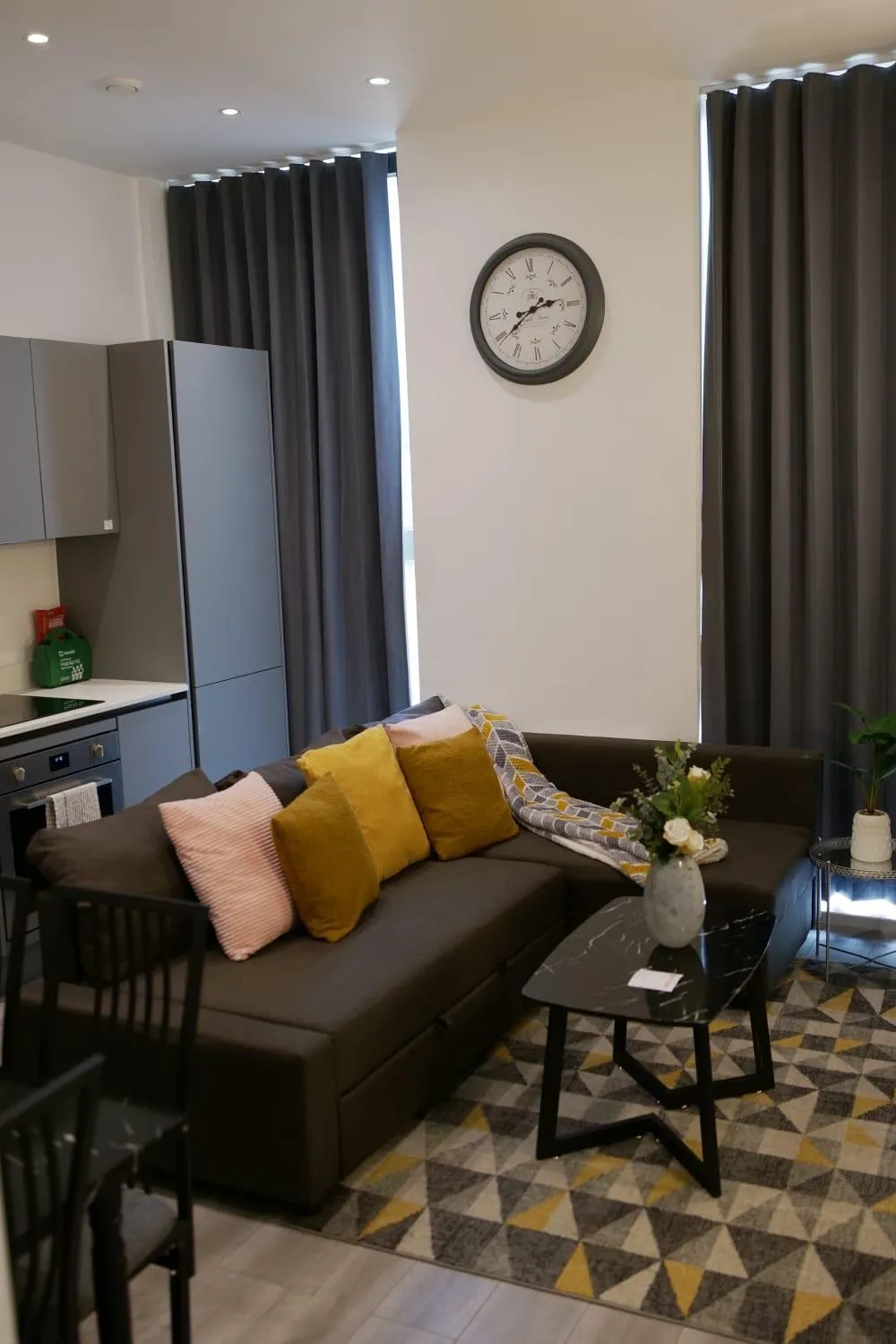 Living room in MK SHORTSTAY DELUXE-Flat 2