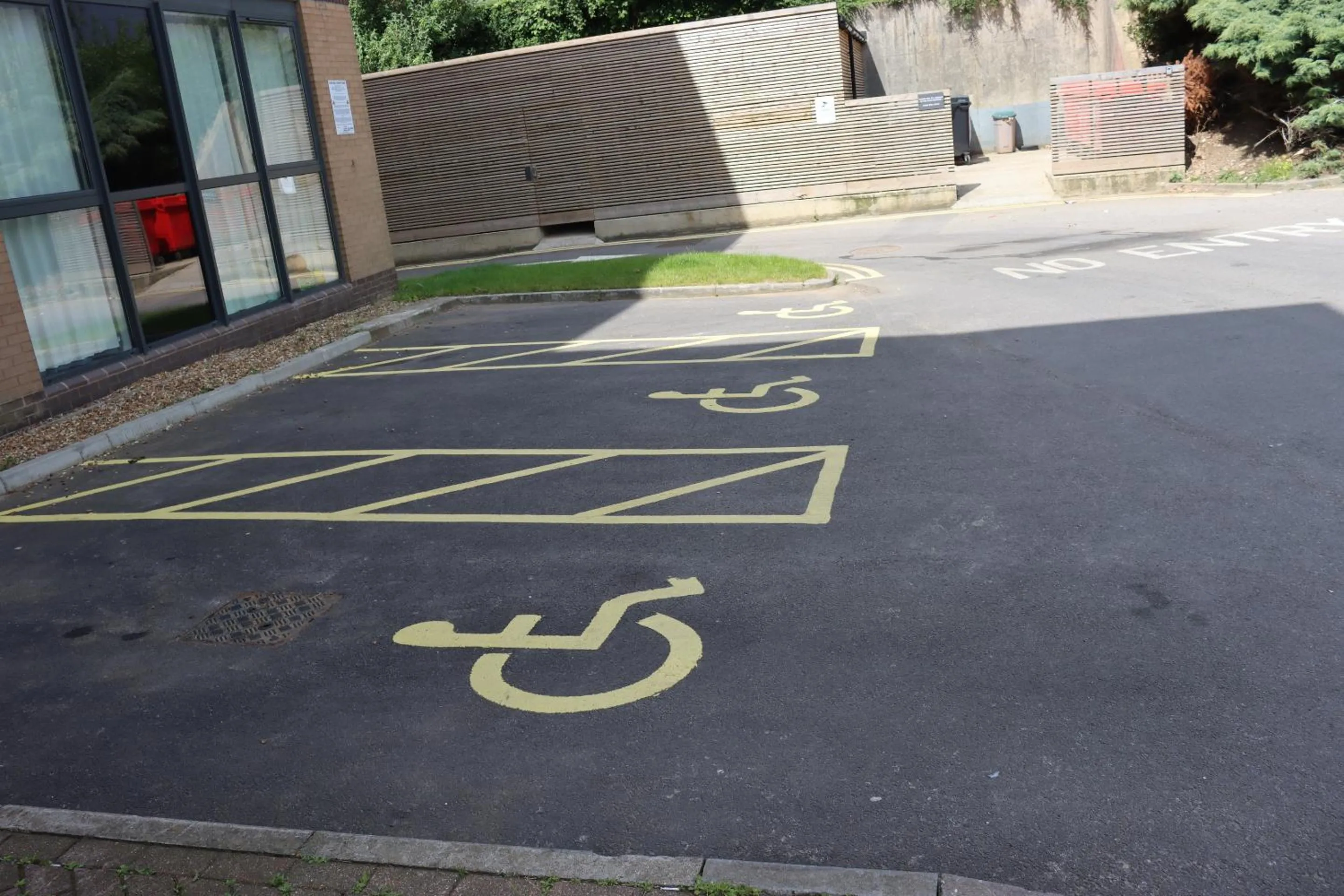 Garden in MK SHORTSTAY DELUXE-Flat 2