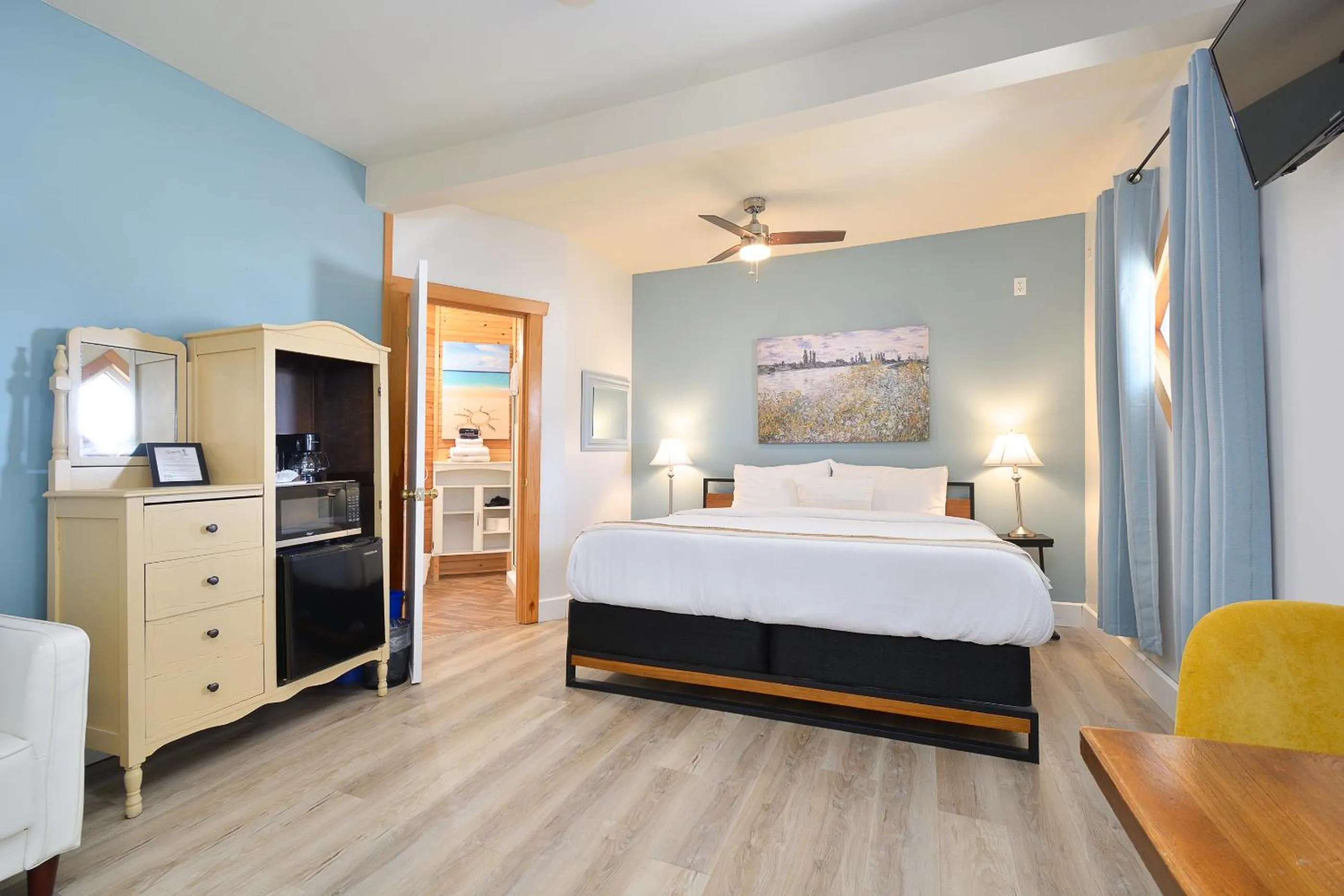 Bed in Pepperell Place Inn Inc.