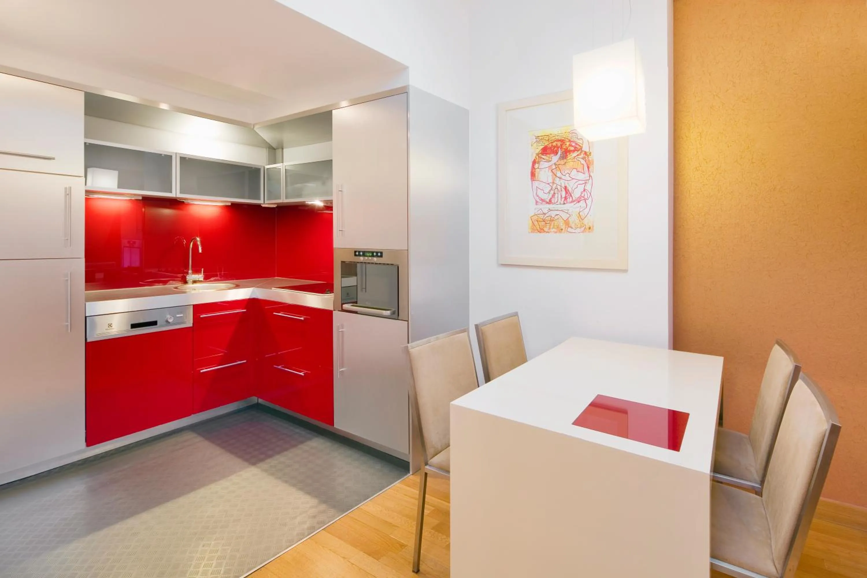 Kitchen or kitchenette in Mamaison Residence Diana