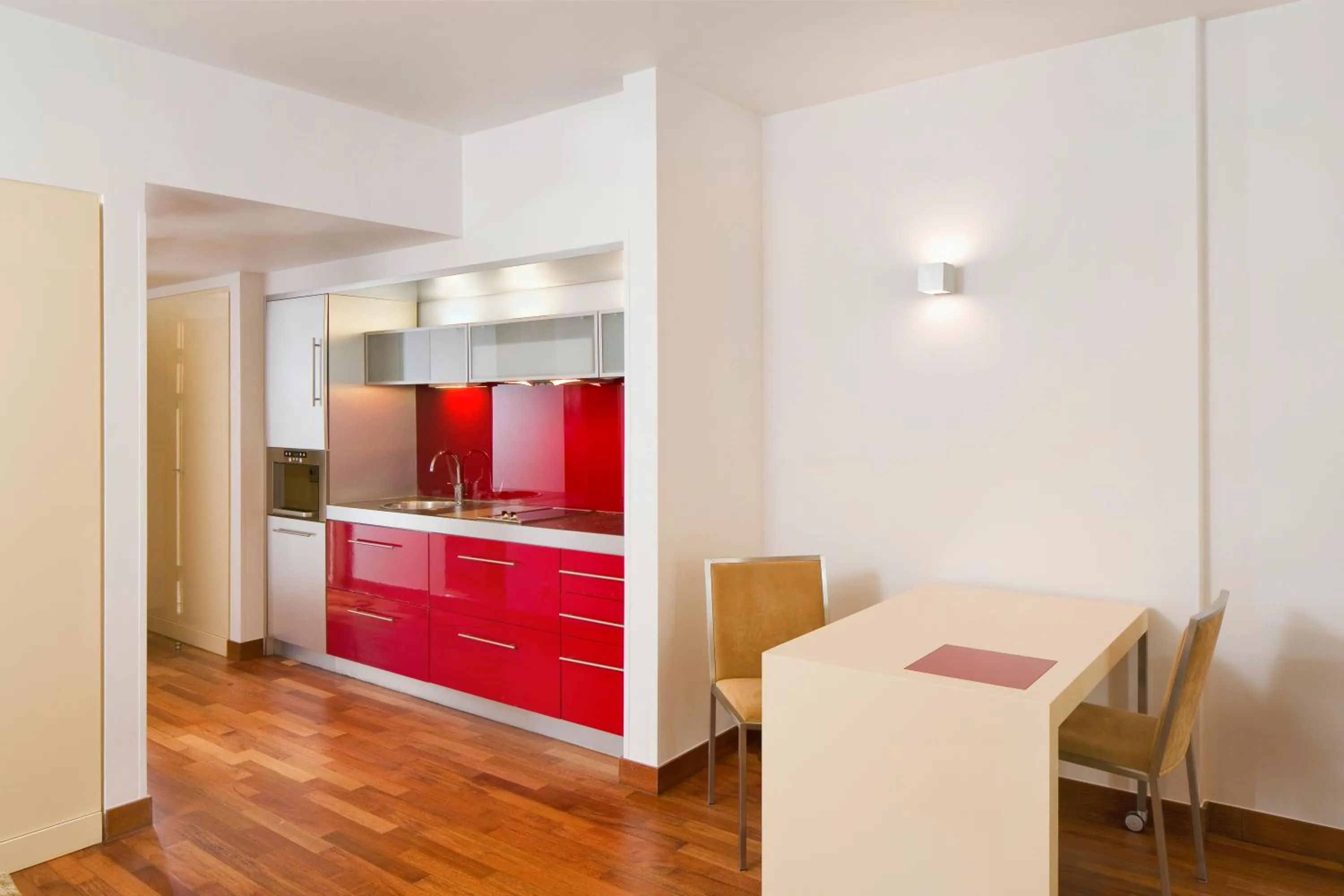 Kitchen or kitchenette in Mamaison Residence Diana