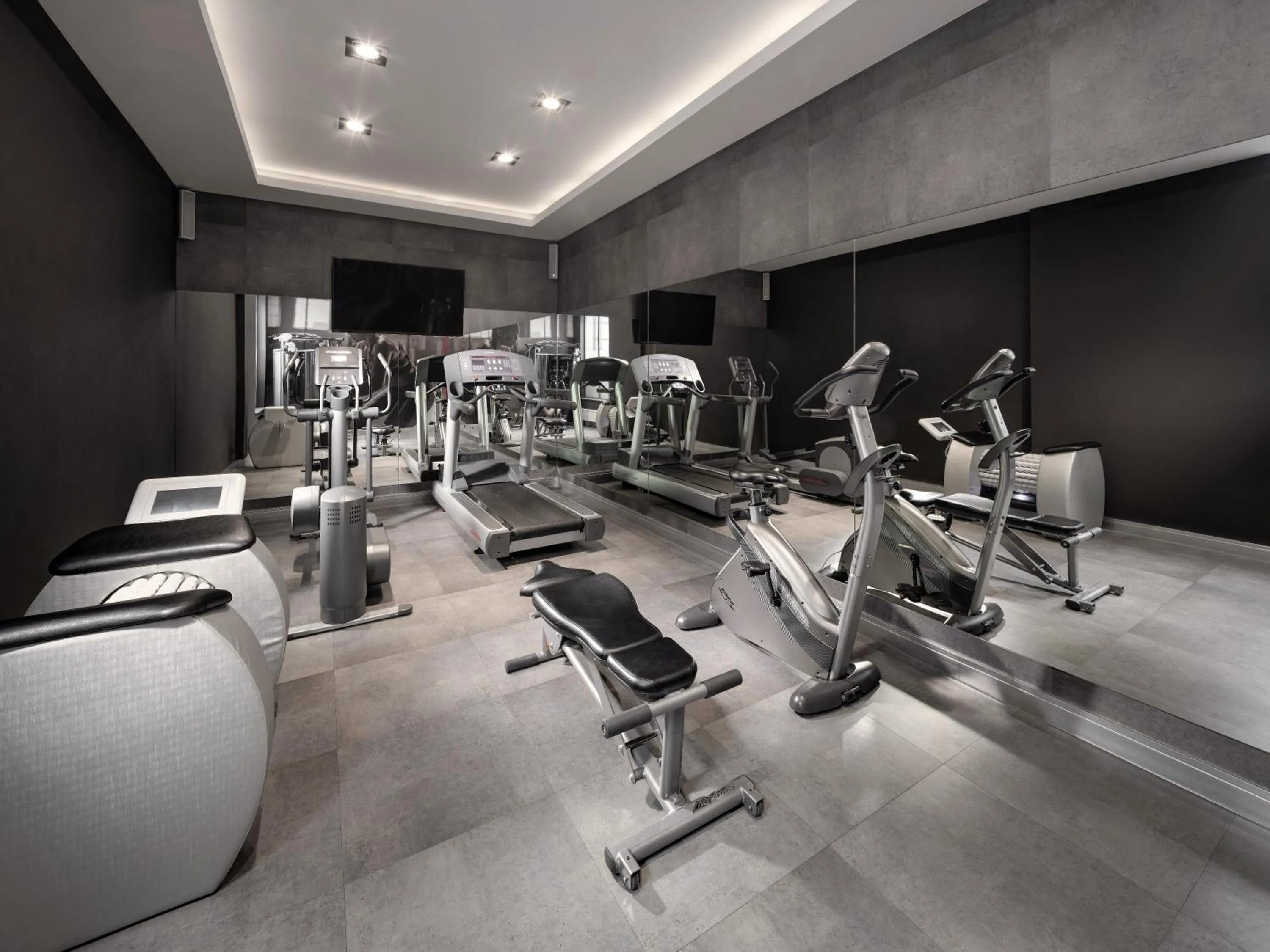Fitness centre/facilities in Mamaison Residence Diana
