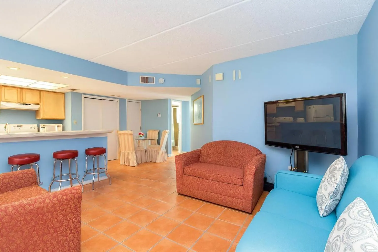 Living room in Atrium #102