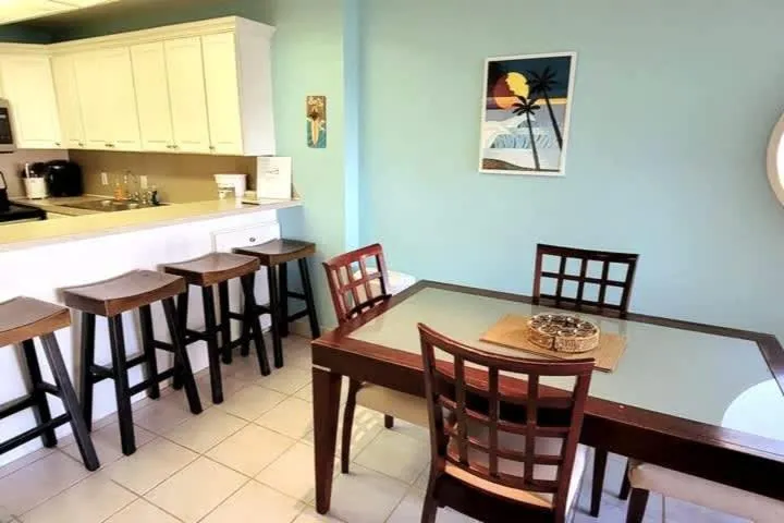 Dining area in Bahia Mar #426