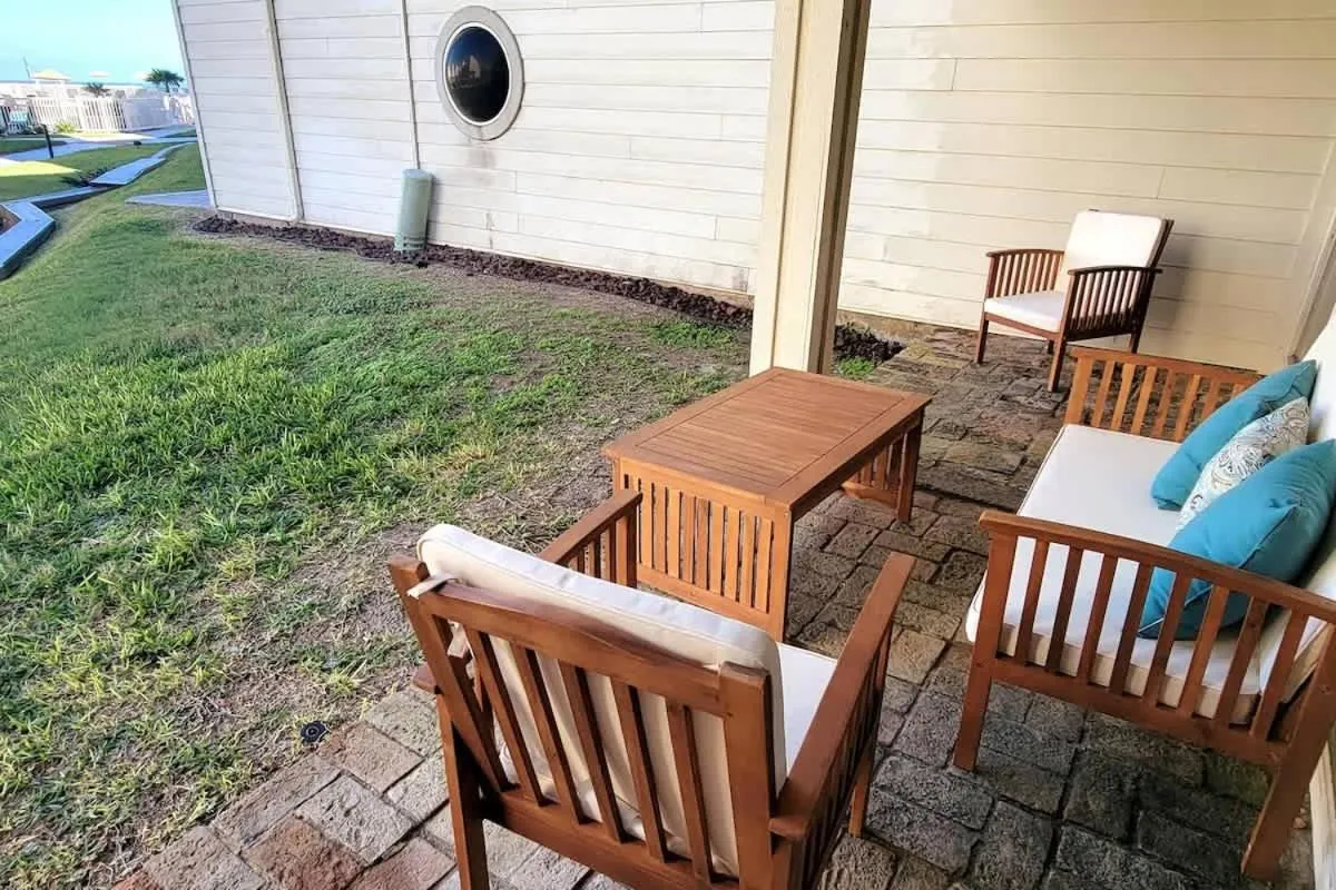 Dining area in Bahia Mar #426