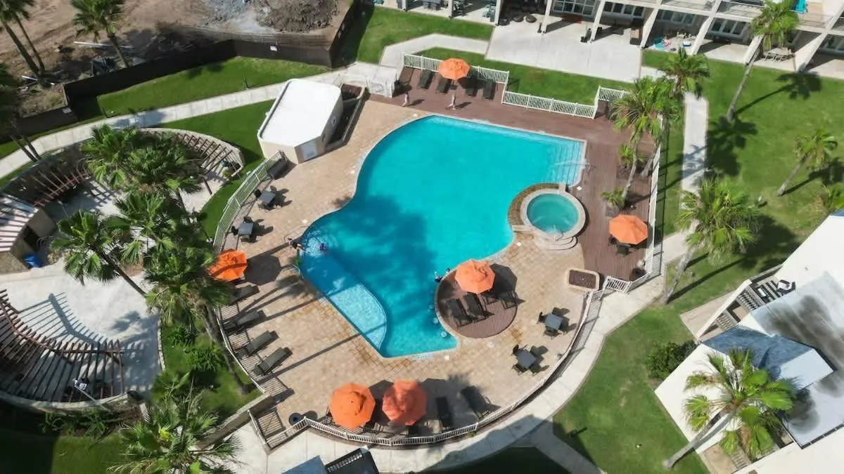 Swimming pool in Bahia Mar #426