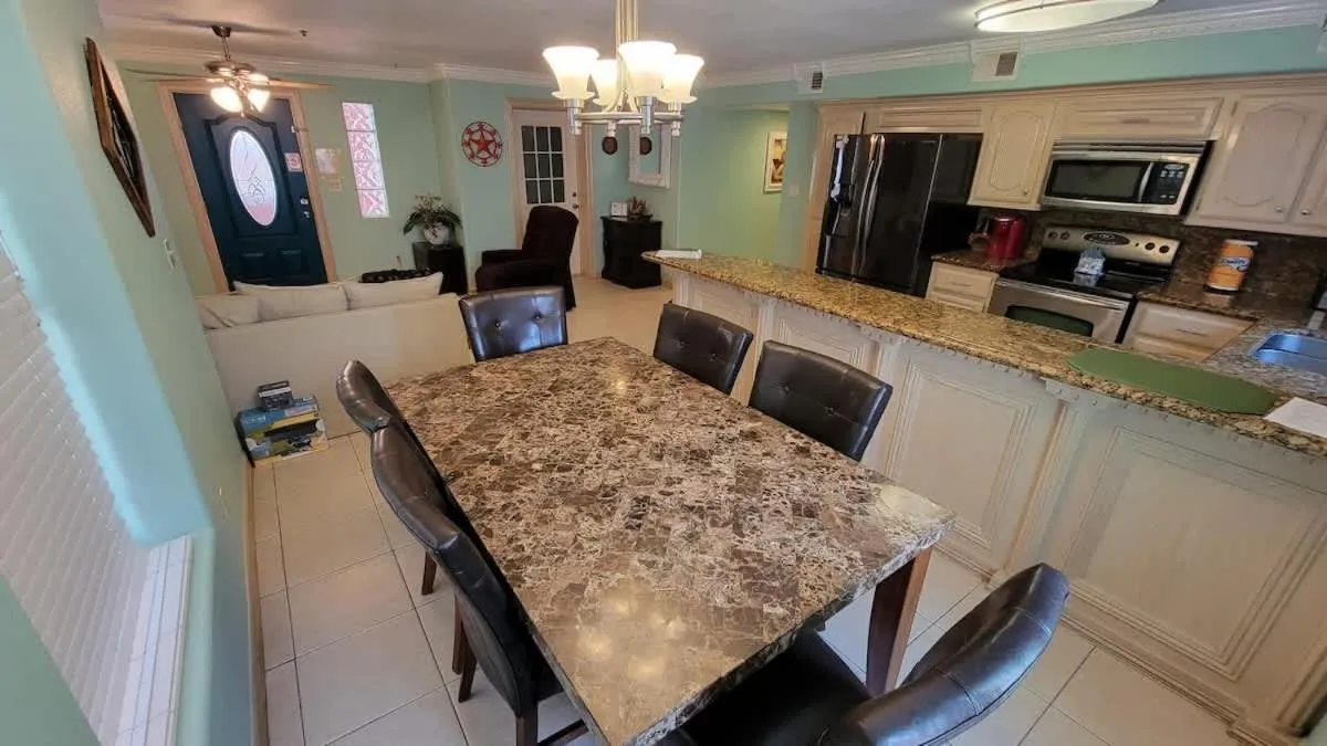 Kitchen or kitchenette in Campeche Triplex Unit A