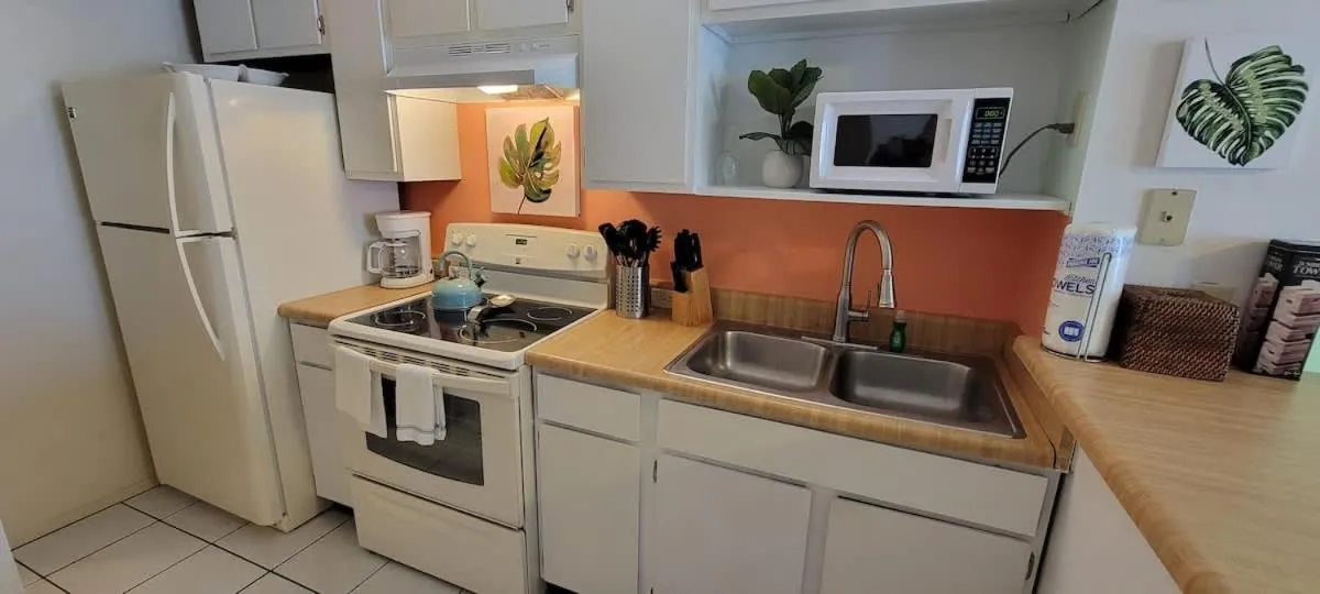 Kitchen or kitchenette in Gulfview II #408