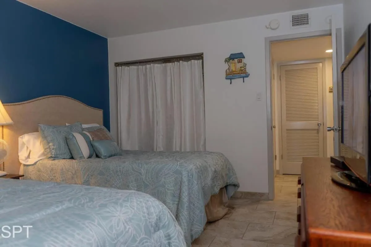 Bed in Gulfview II #410 Luxe