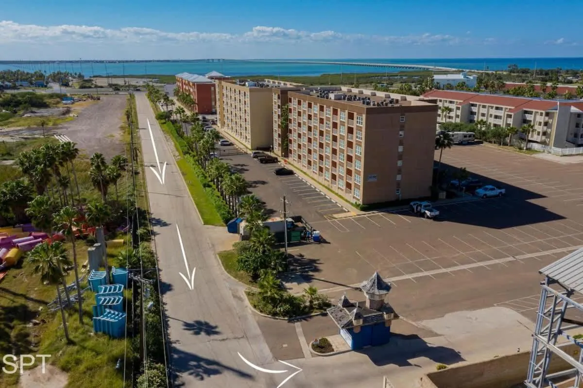 Property building in Gulfview II #410 Luxe