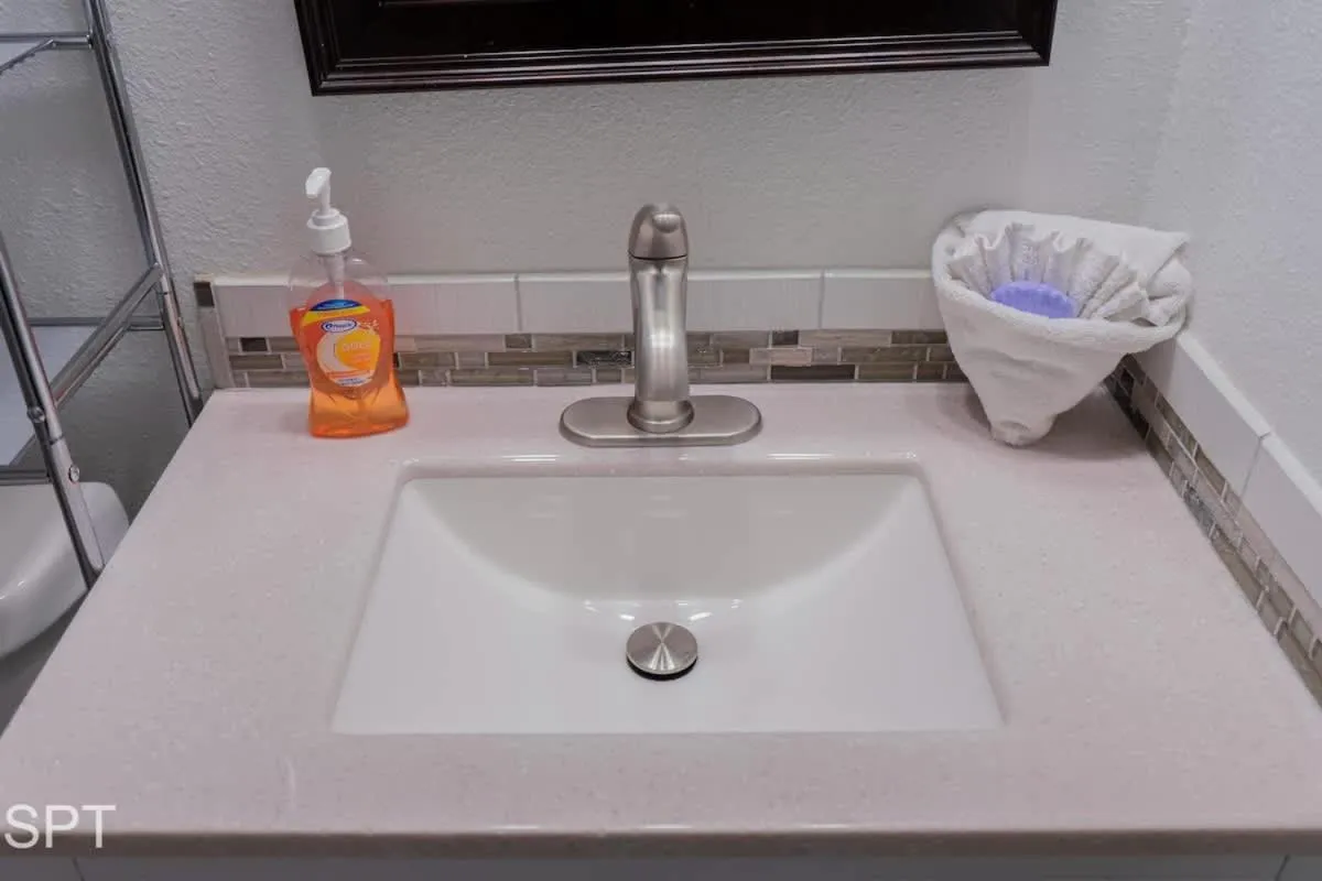 Photo of the whole room in Gulfview II #410 Luxe