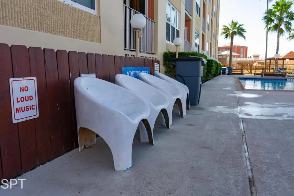 Swimming pool in Gulfview II #410 Luxe