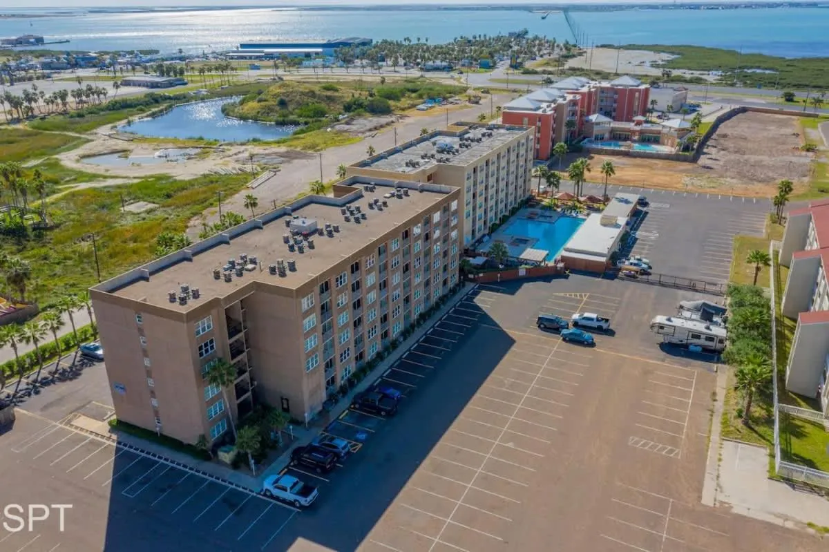 Swimming pool in Gulfview II #410 Luxe