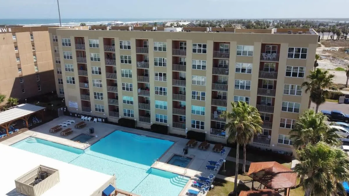 Swimming pool in Gulfview II #604