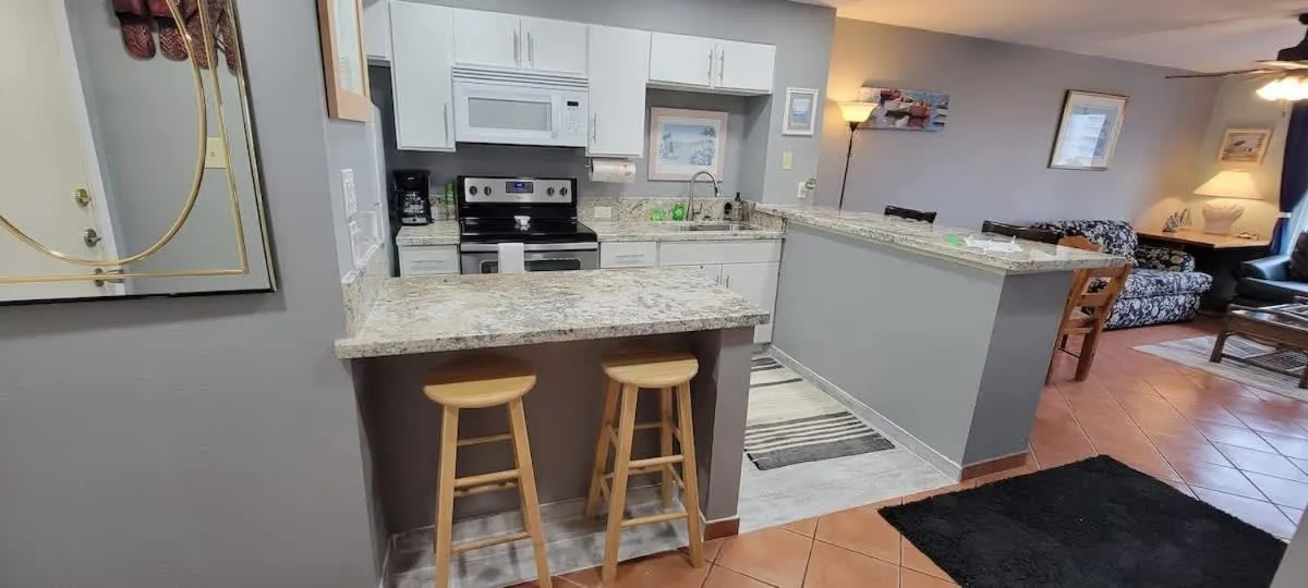 Kitchen or kitchenette in Gulfview II #604
