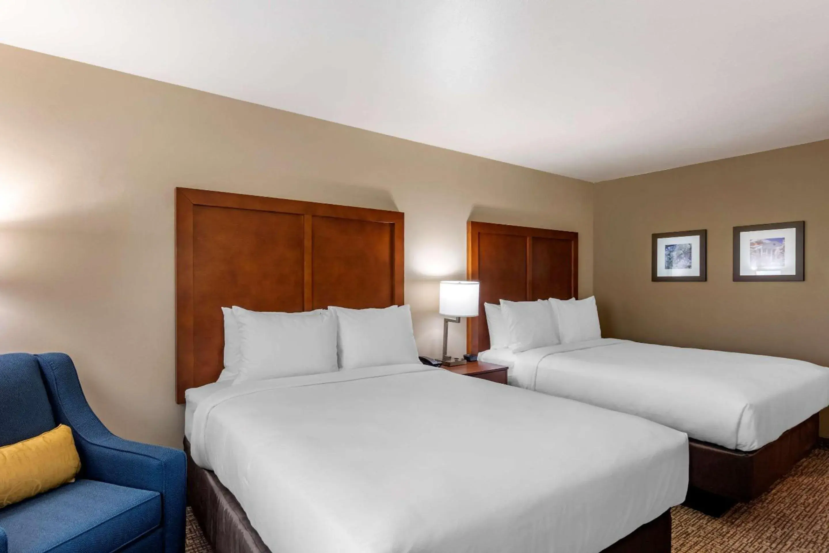 Quadruple Room with Two Queen Beds - Disability Access/Non Smoking in Comfort Inn & Suites Charlottesville Hollymead Town Center Quadruple Room with Two Queen Beds - Disability Access/Non Smoking in Comfort Inn & Suites Charlottesville Hollymead Town Center