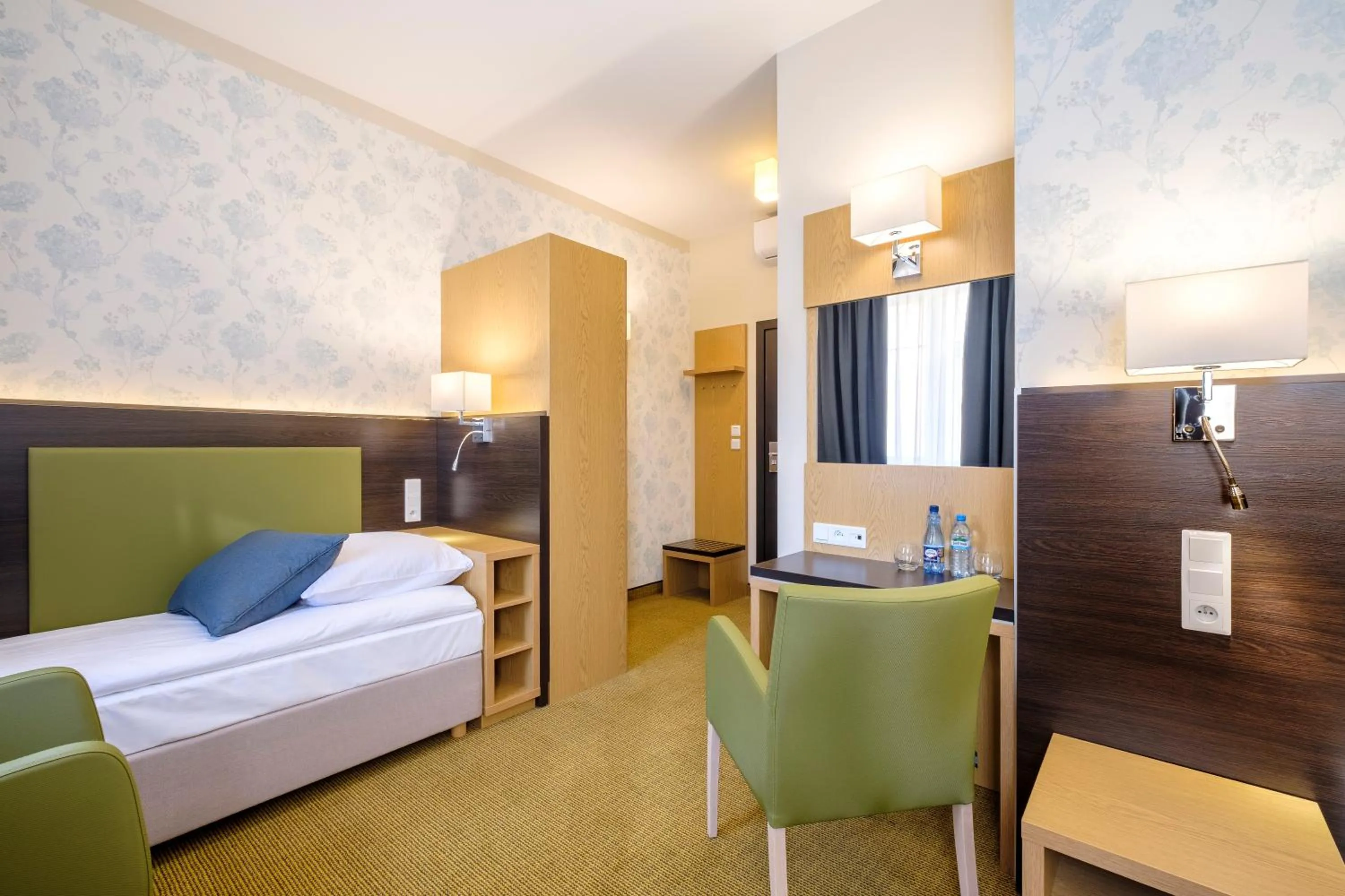 Bedroom, Bed in Hotel Reytan