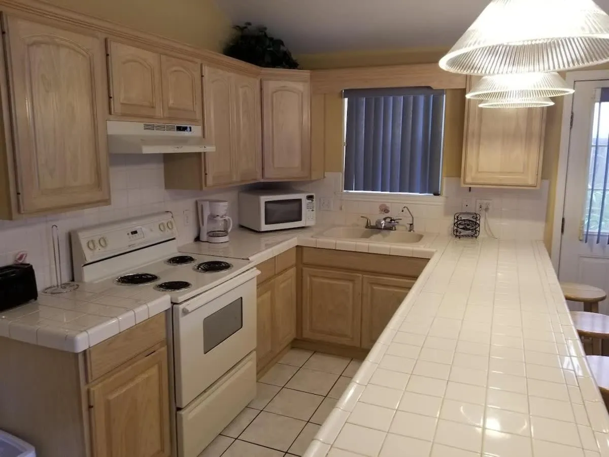 Kitchen or kitchenette in Blue Siren House