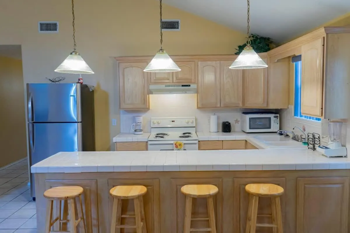 Kitchen or kitchenette in Blue Siren House