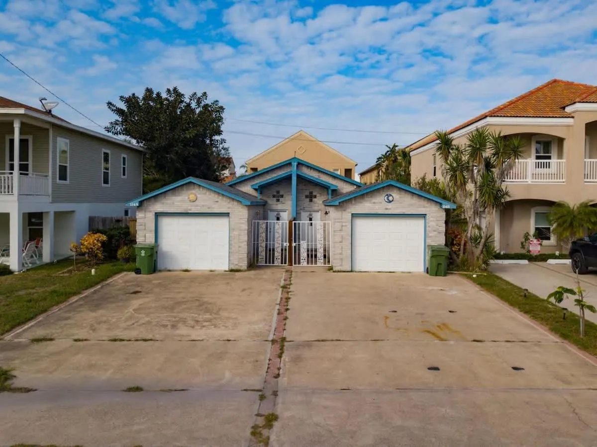 Property building in Blue Siren House