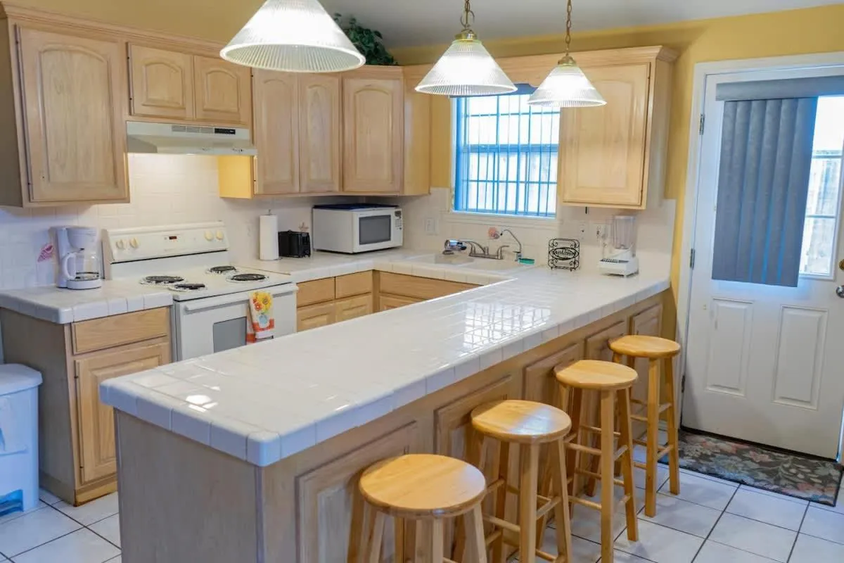 Kitchen or kitchenette in Blue Siren House