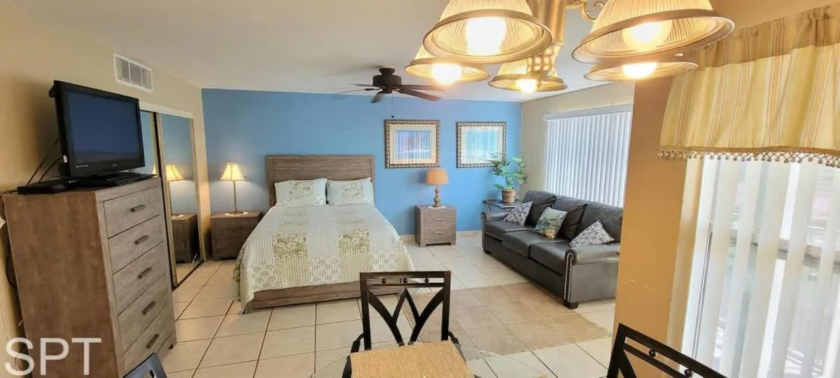 Bed in Gulfview I #205
