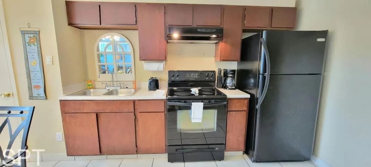 Kitchen or kitchenette in Gulfview I #205