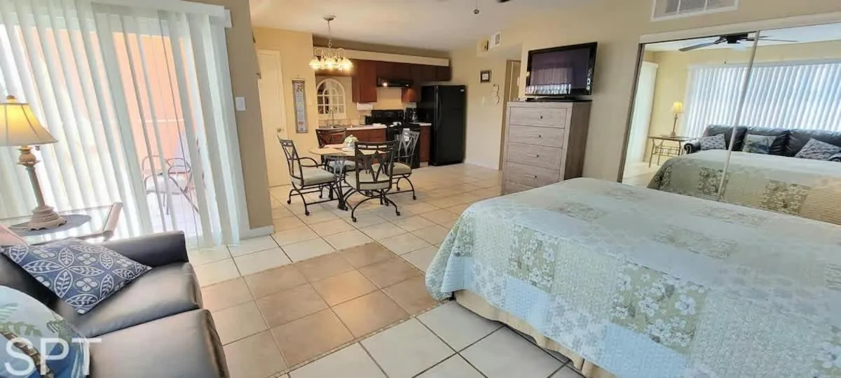 Bed in Gulfview I #205