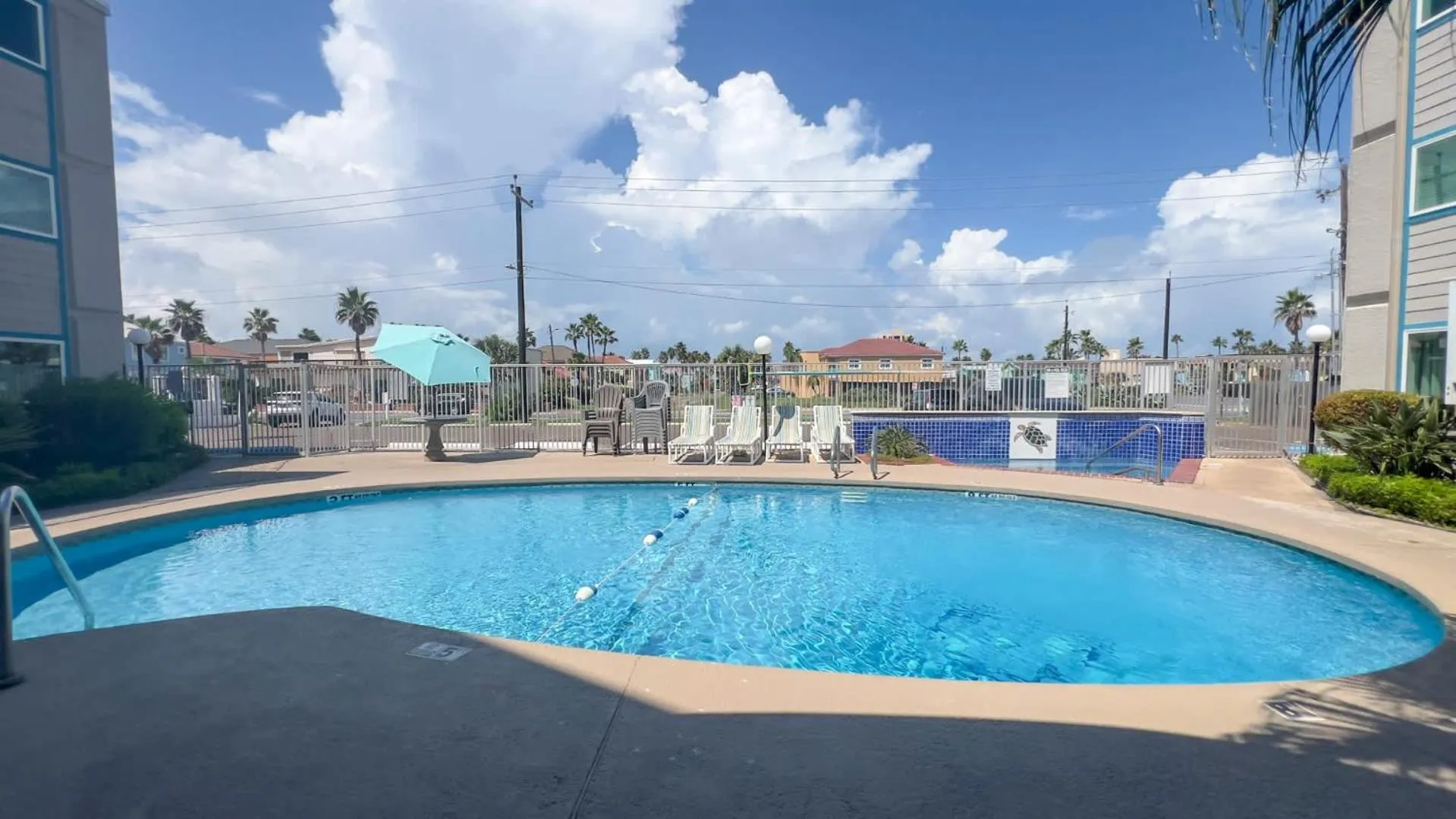 Swimming pool in La Internacional 313