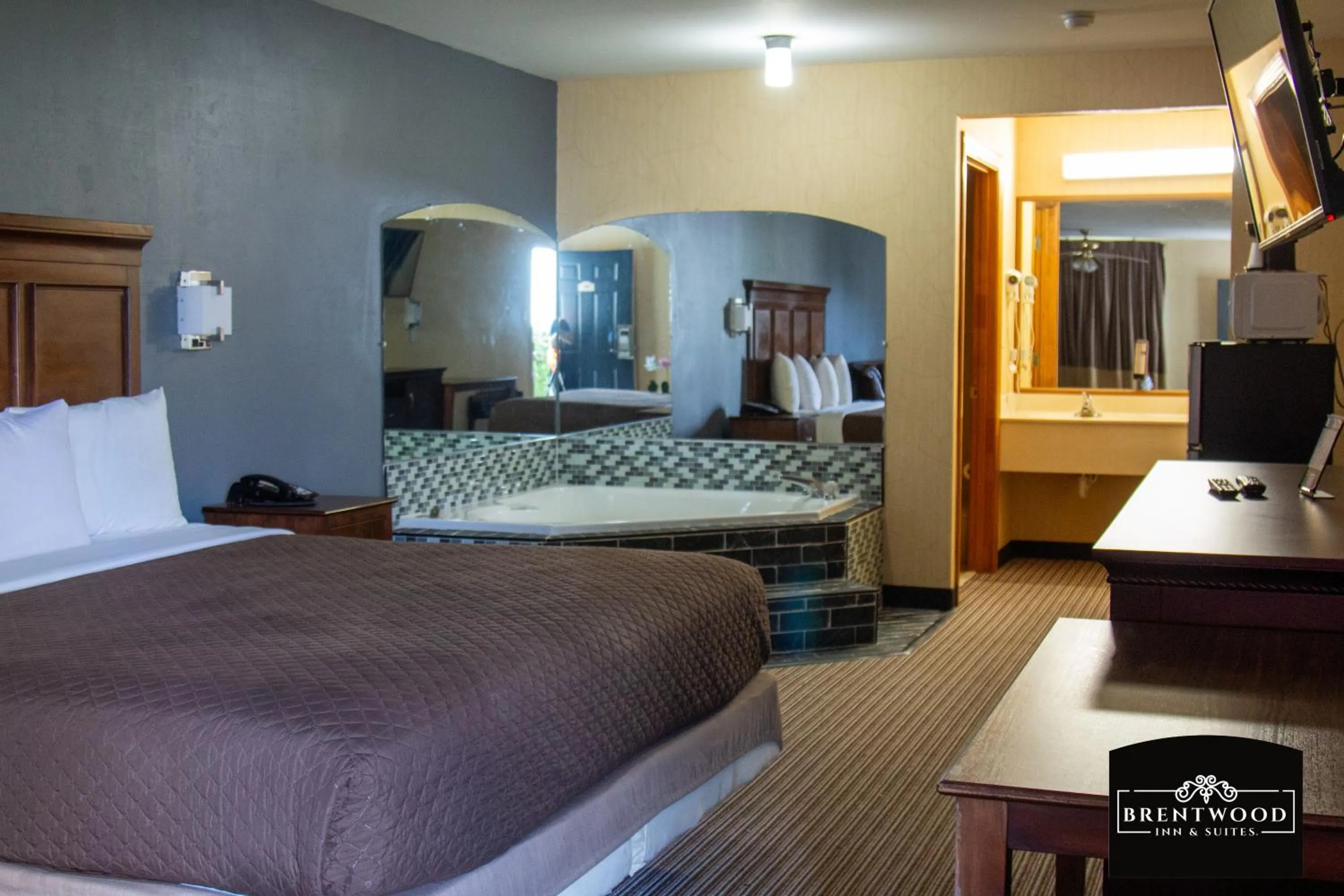 Bed in Brentwoodinn&suites Near richmond VA