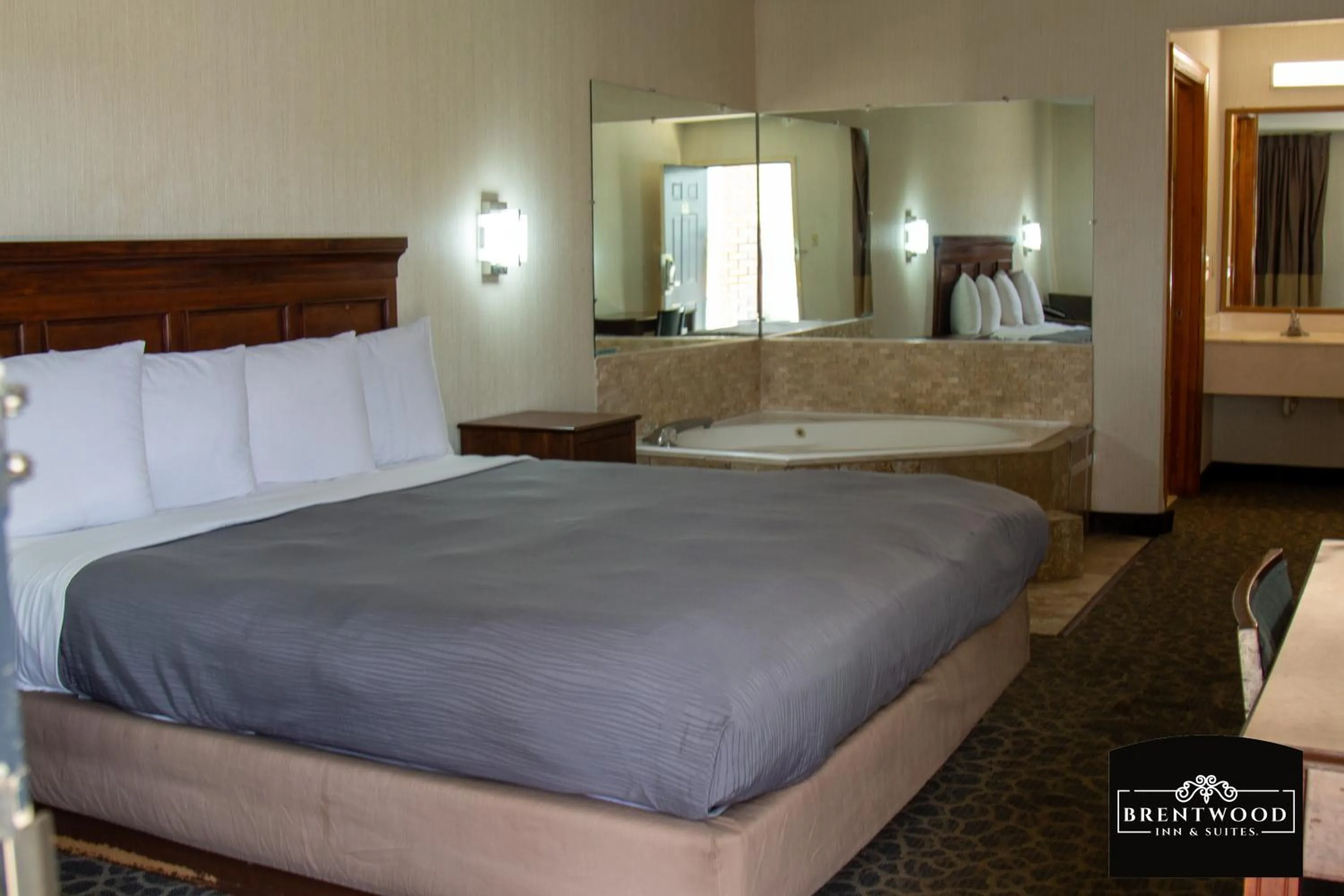 Bed in Brentwoodinn&suites Near richmond VA