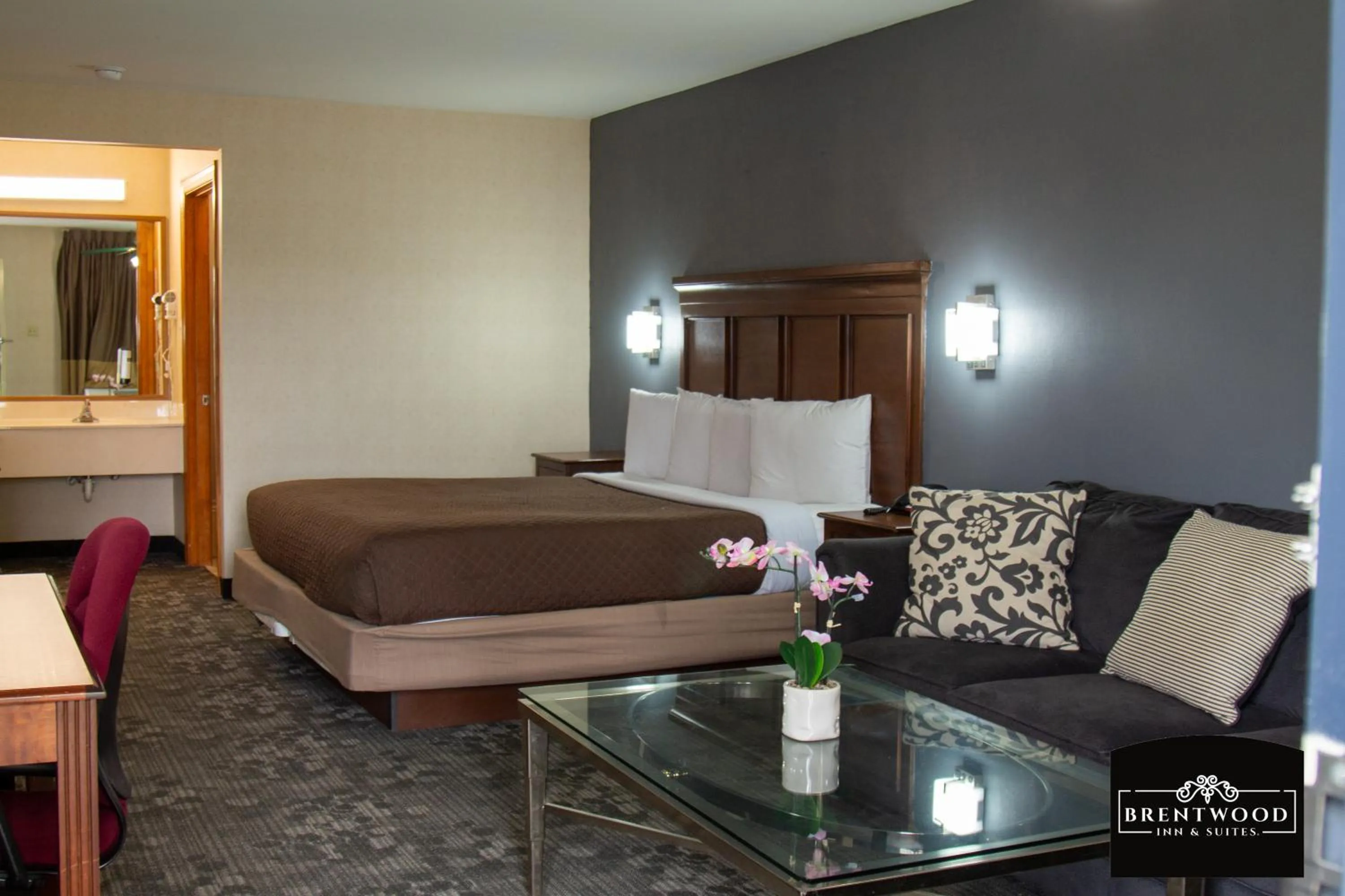 Bed in Brentwoodinn&suites Near richmond VA