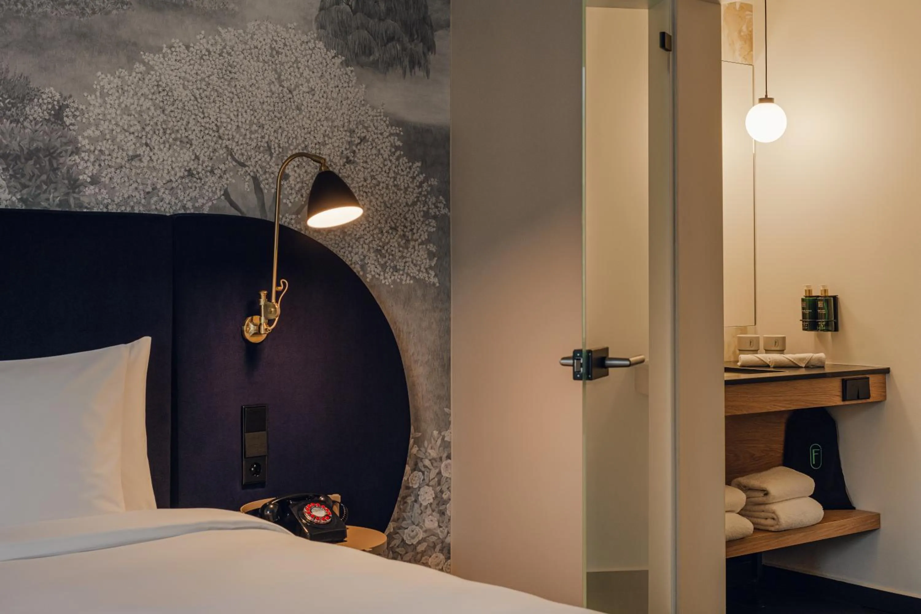 Photo of the whole room, Bed in Flaner Hotel, WorldHotels Crafted