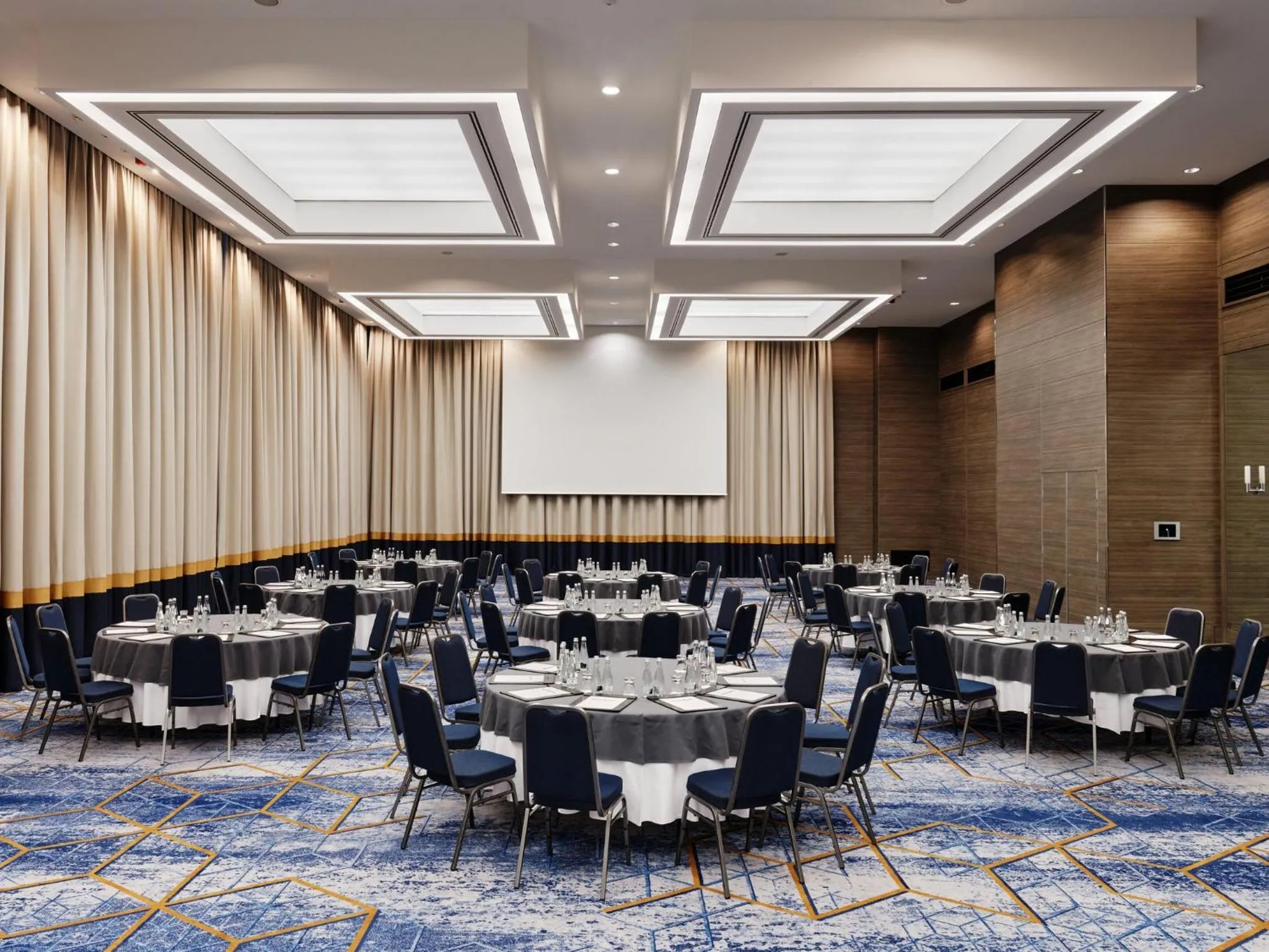 Meeting/conference room in InterContinental Warszawa by IHG