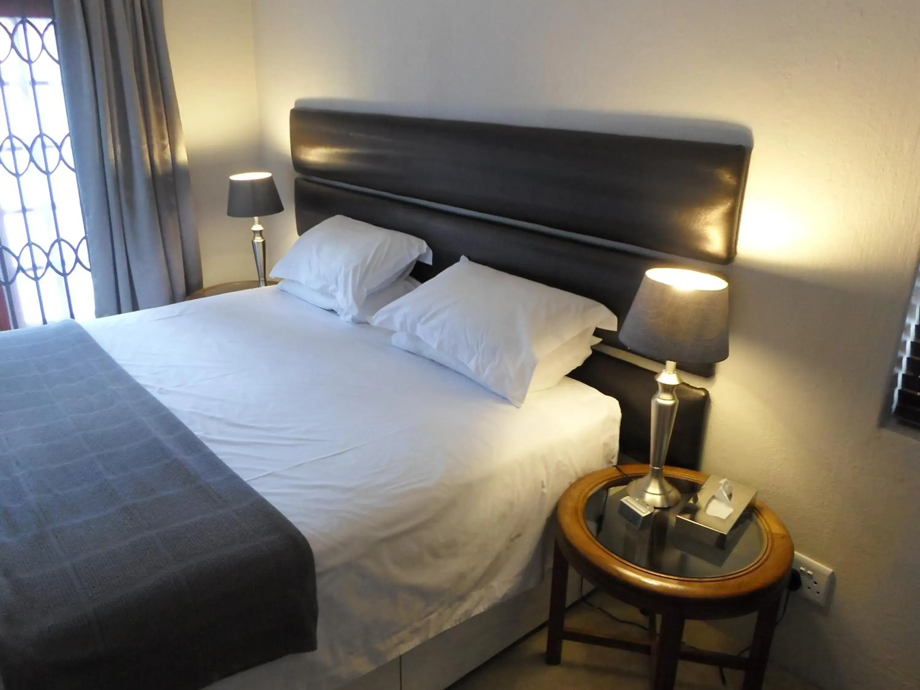 Studio Apartment - single occupancy in Waterkloof Apartments Studio Apartment - single occupancy in Waterkloof Apartments