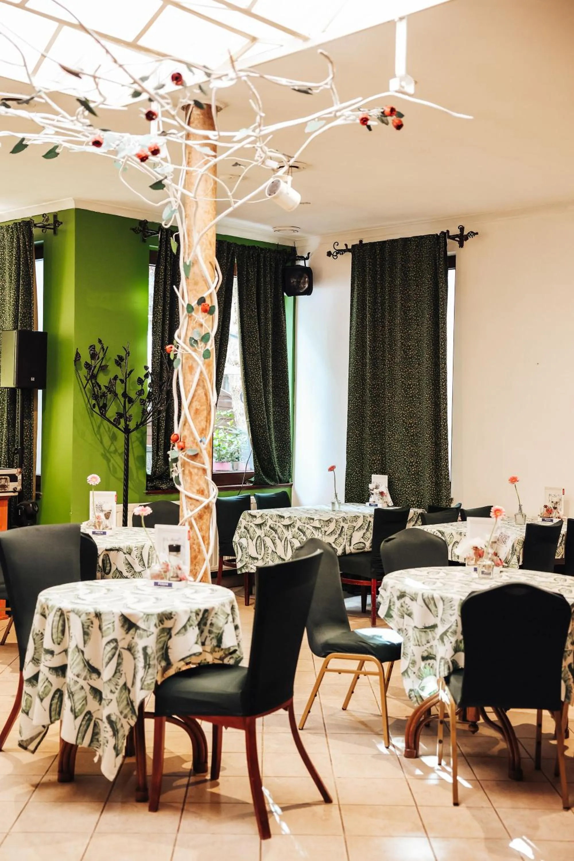 Restaurant/places to eat in Hotel Diament Economy Gliwice