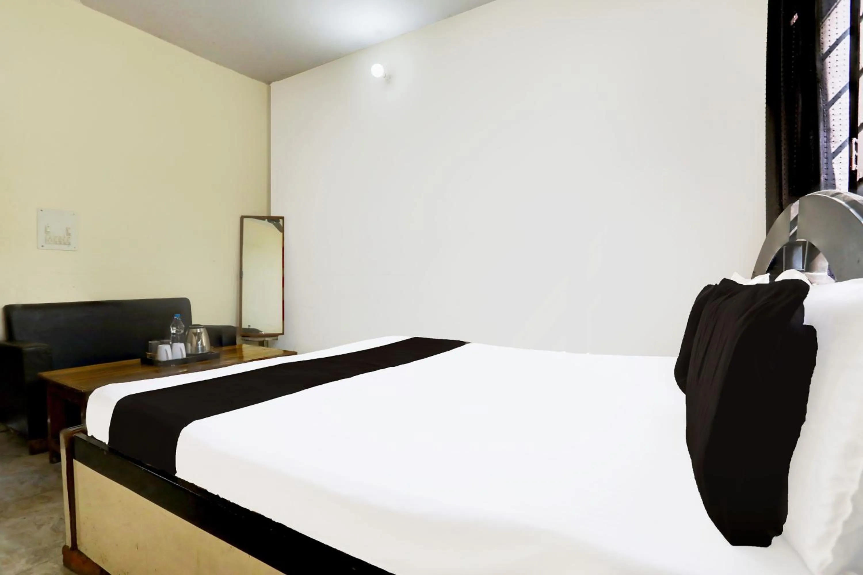 Bedroom, Bed in SPOT ON Prithvi Garden