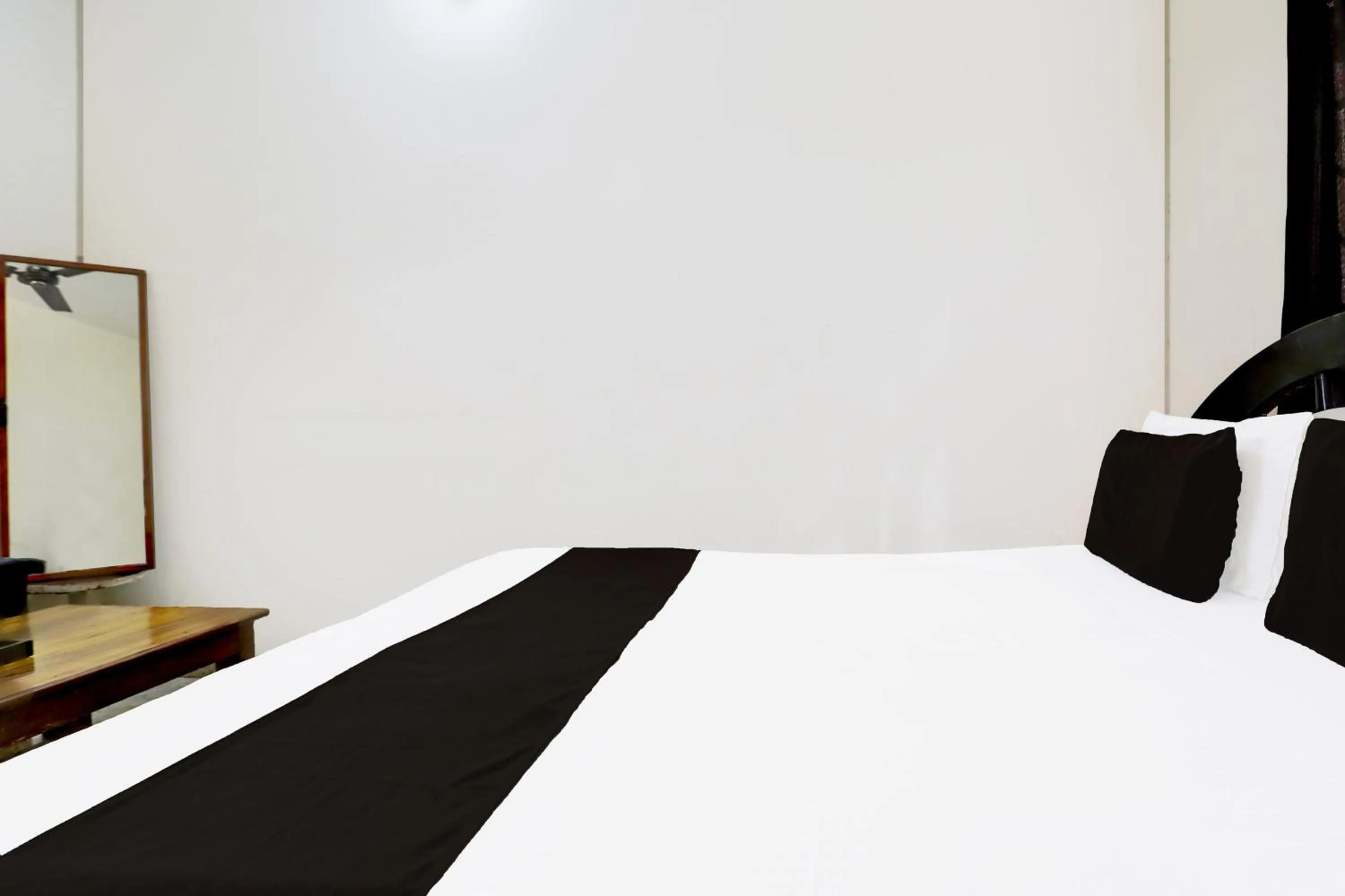 Bedroom, Bed in SPOT ON Prithvi Garden