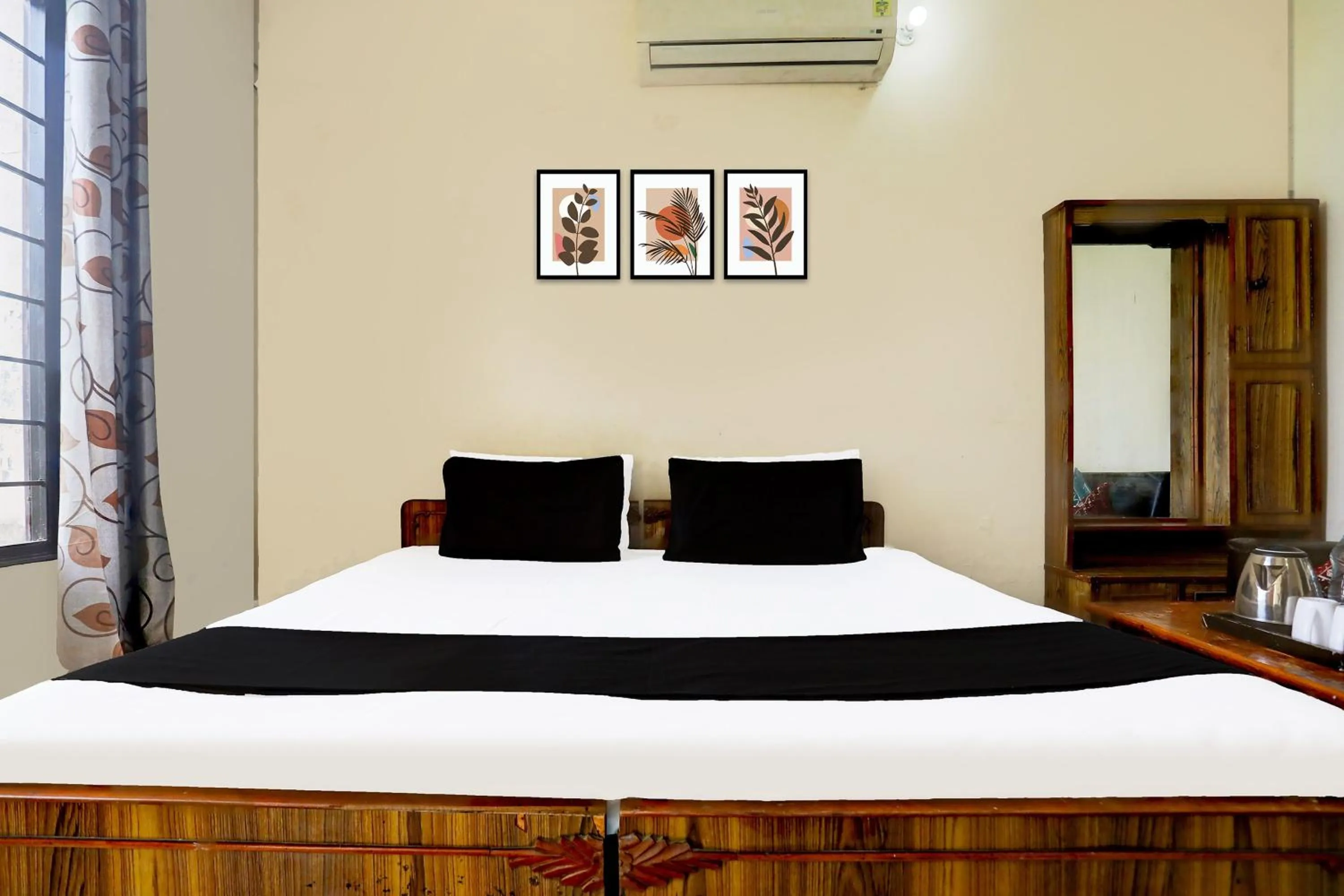 Bedroom, Bed in SPOT ON Prithvi Garden