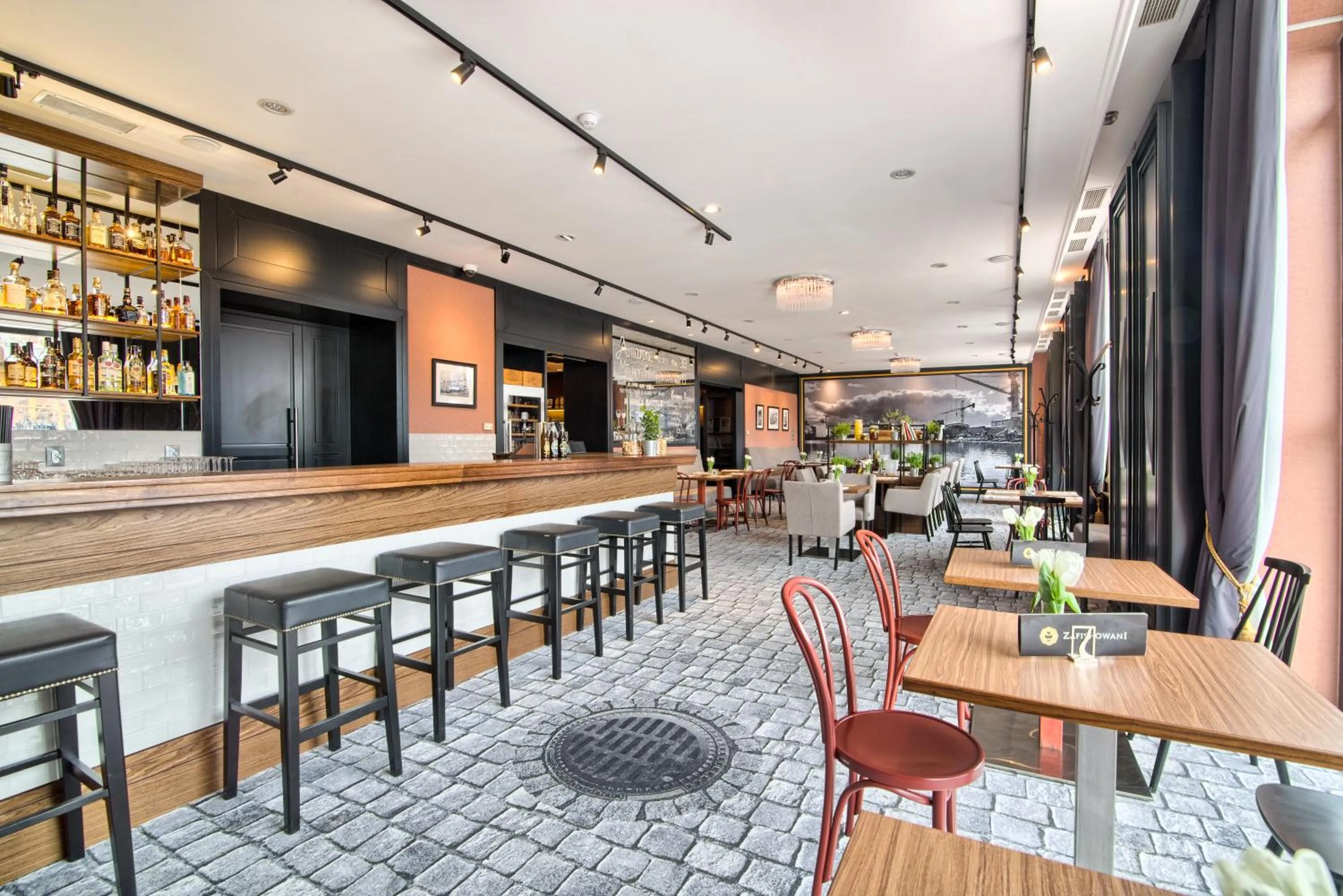 Restaurant/places to eat in Hotel Hanza