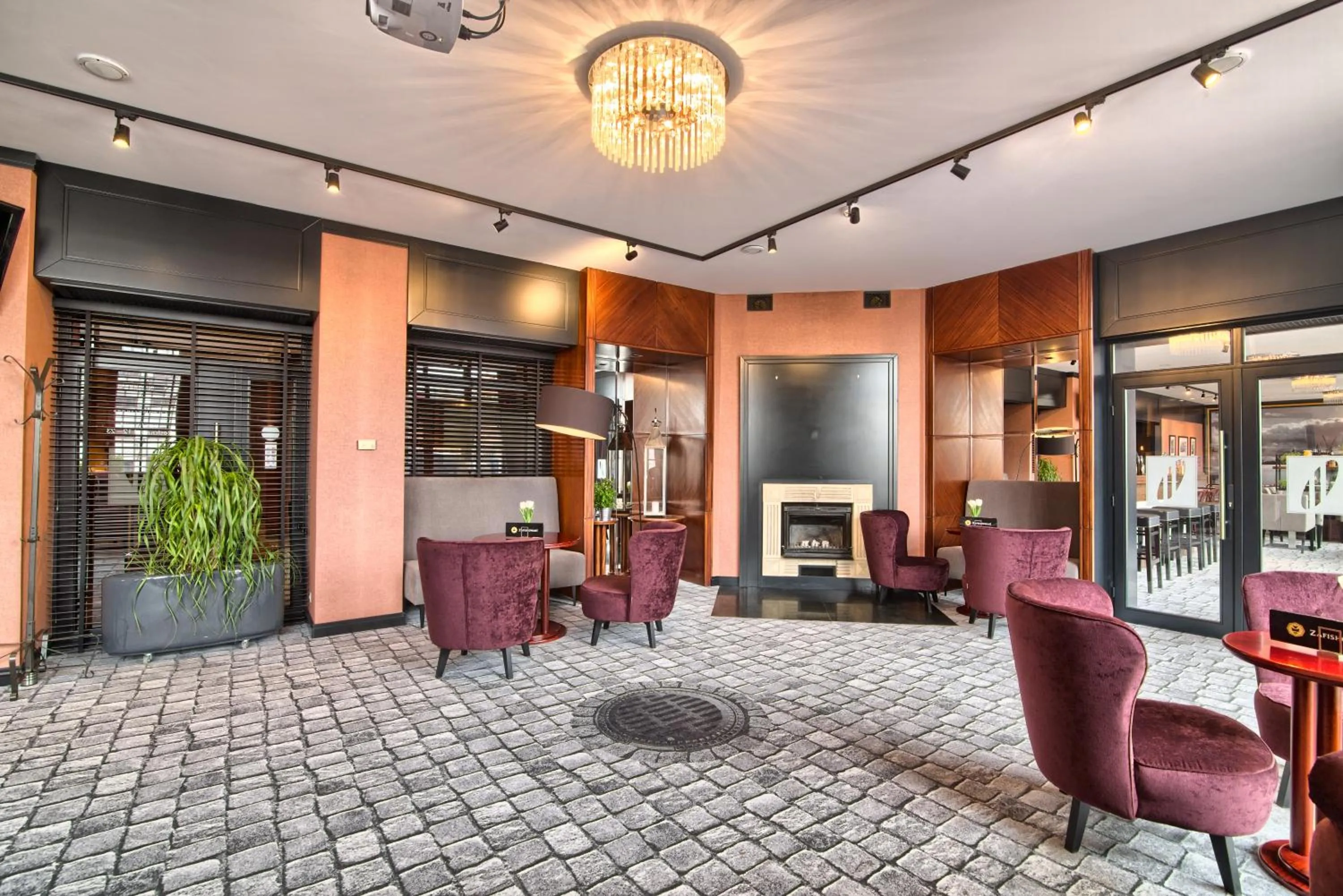 Restaurant/places to eat in Hotel Hanza