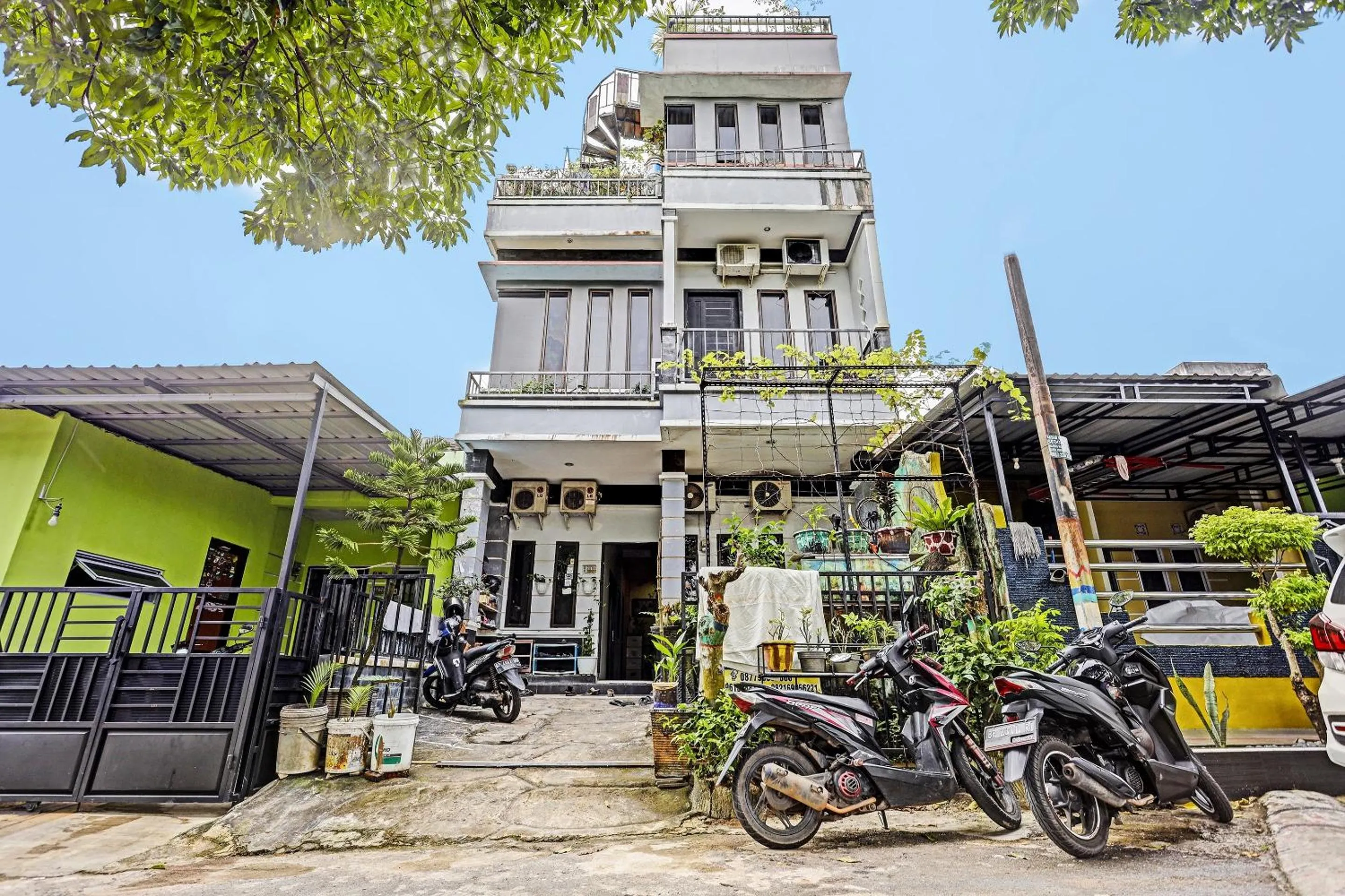 Facade/entrance in Hotel O Lia Stay Syariah