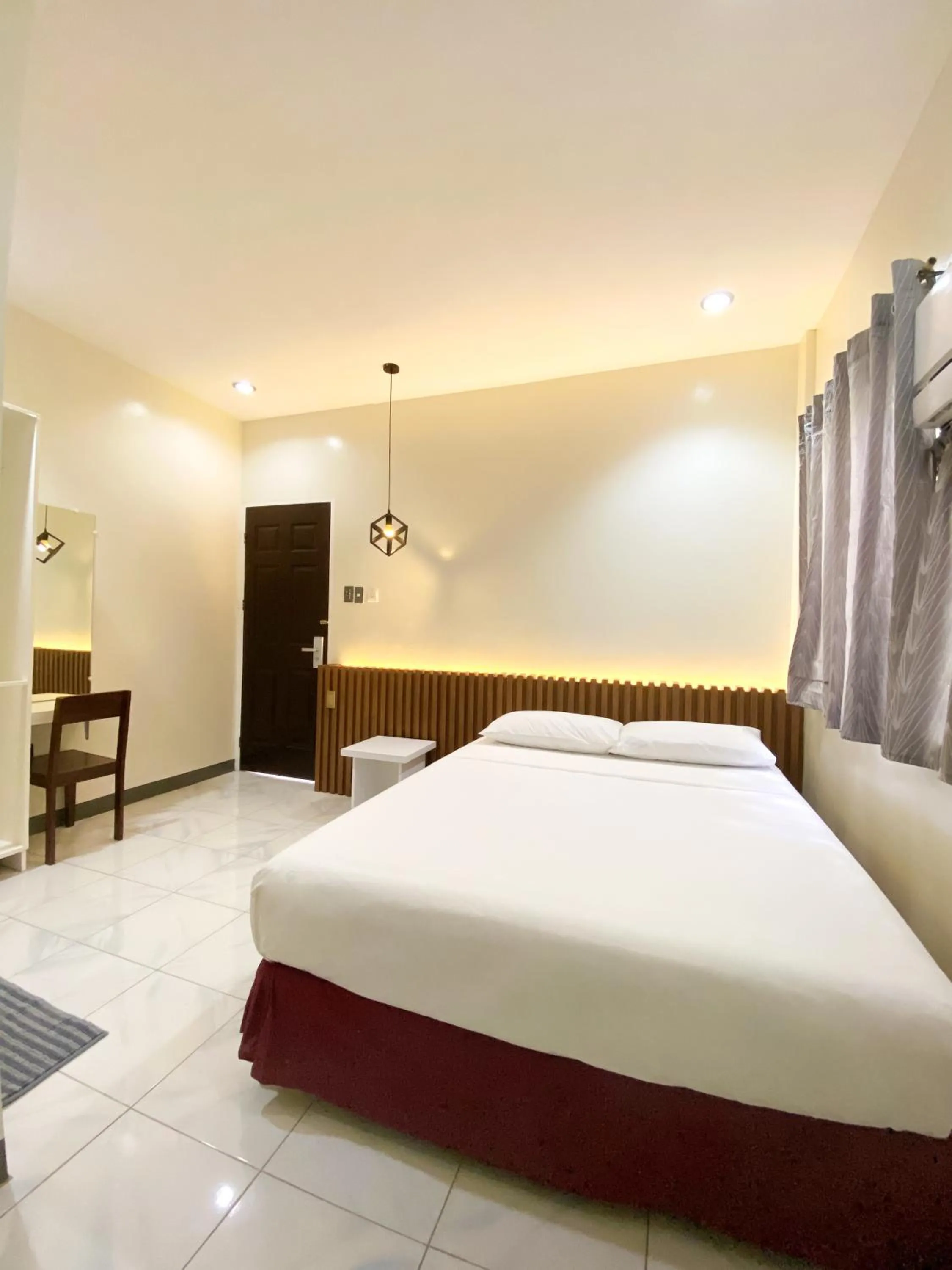 Bedroom, Bed in Ariano's Inn