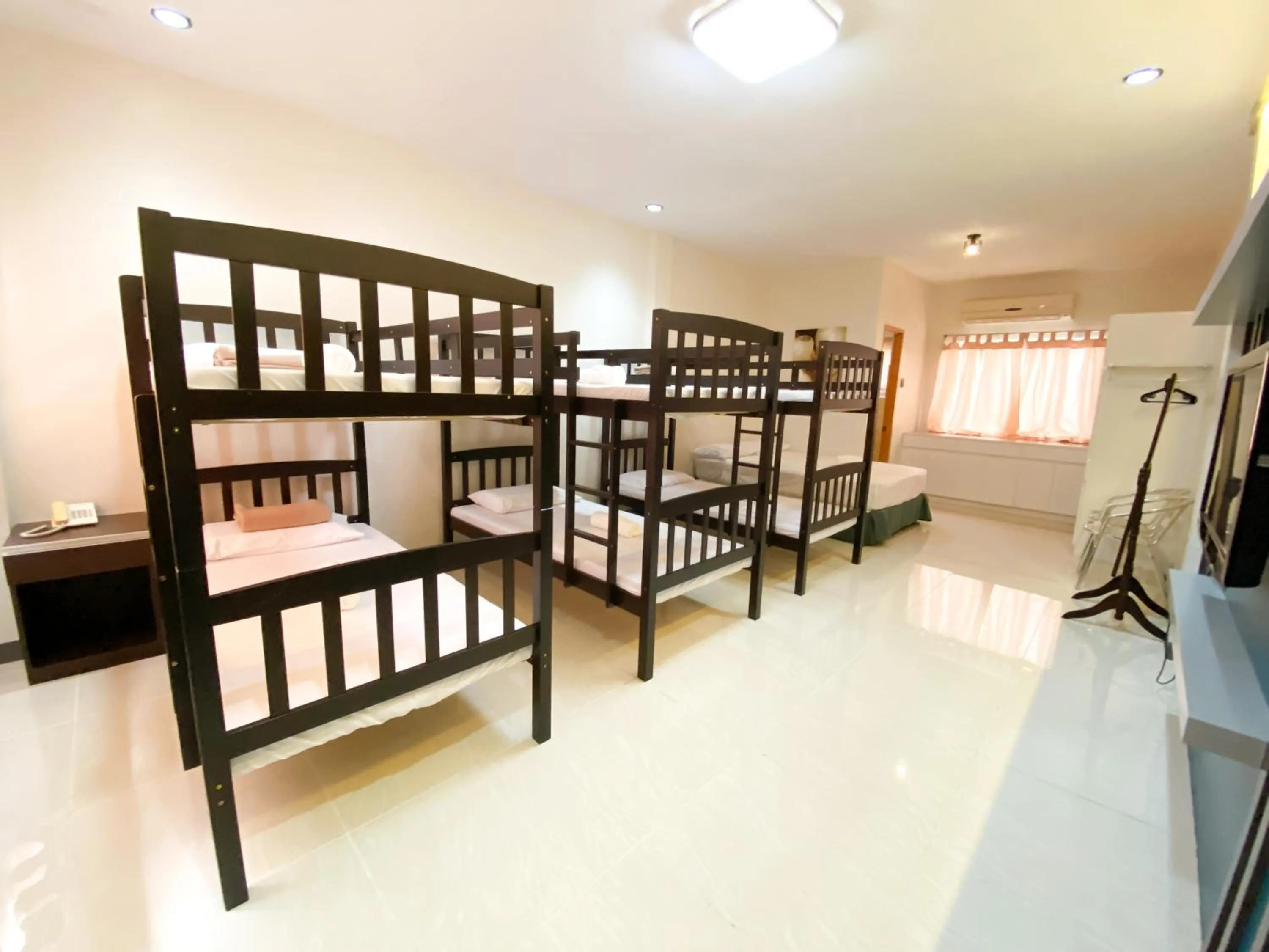 bunk bed, Bed in Ariano's Inn