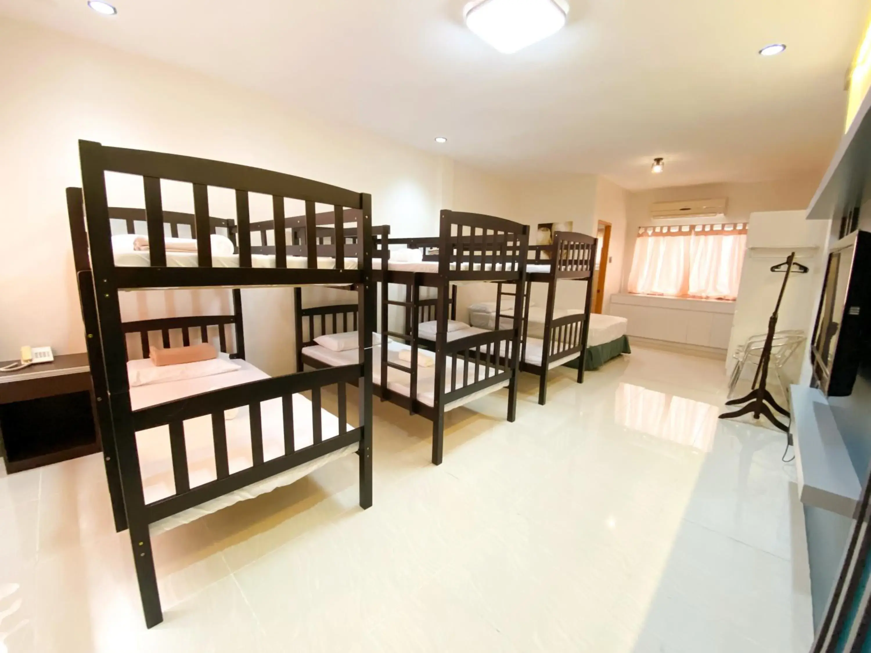 Mixed Dormitory Room in Ariano's Inn Mixed Dormitory Room in Ariano's Inn