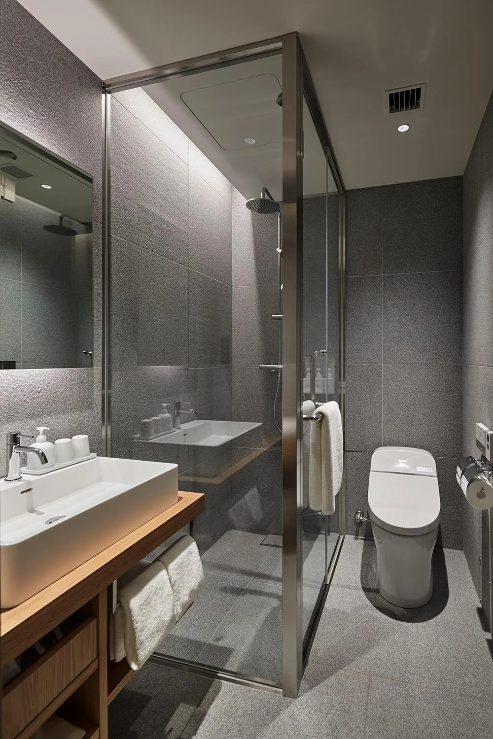 Shower in MUJI HOTEL GINZA