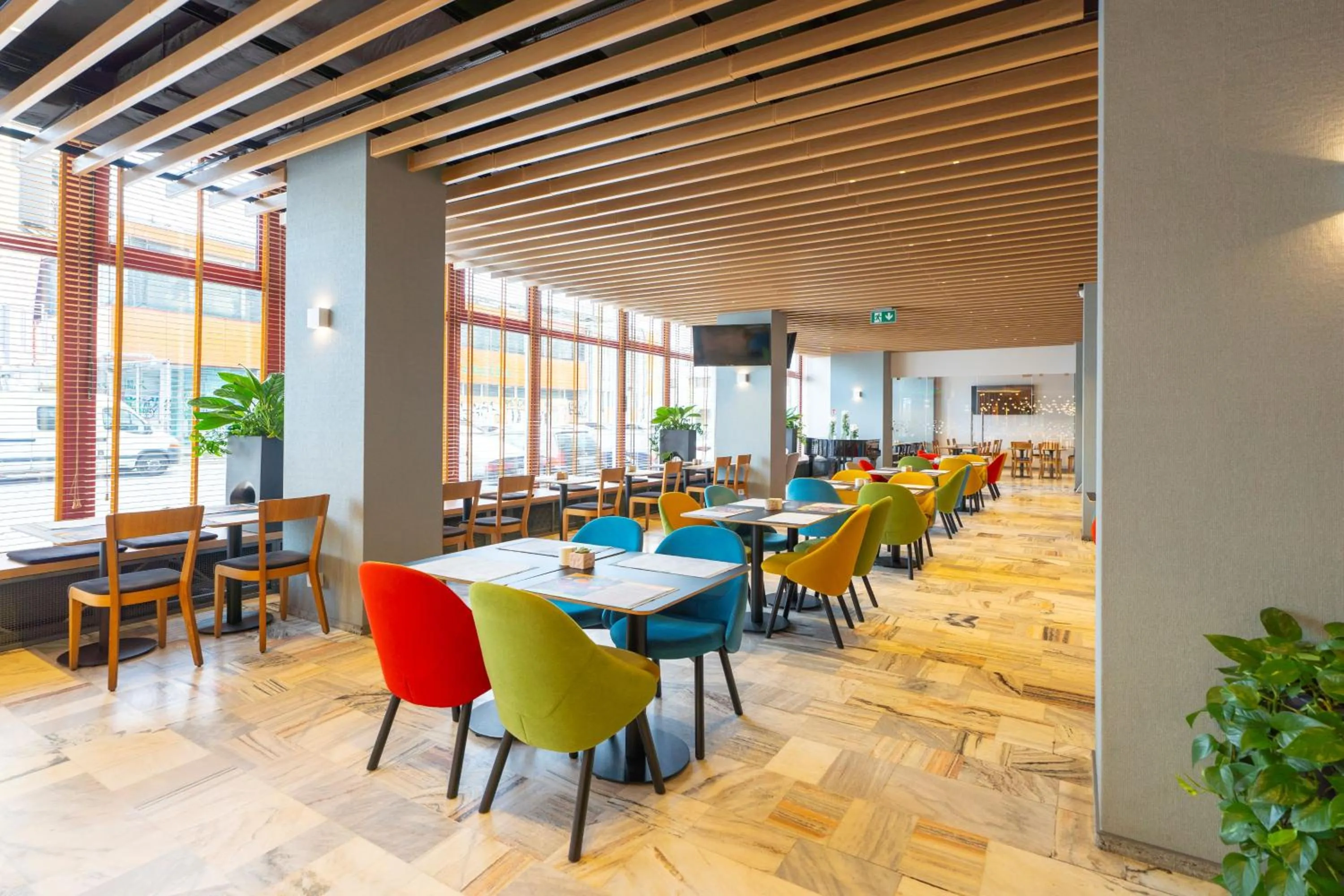 Restaurant/places to eat in Hotel Metropol