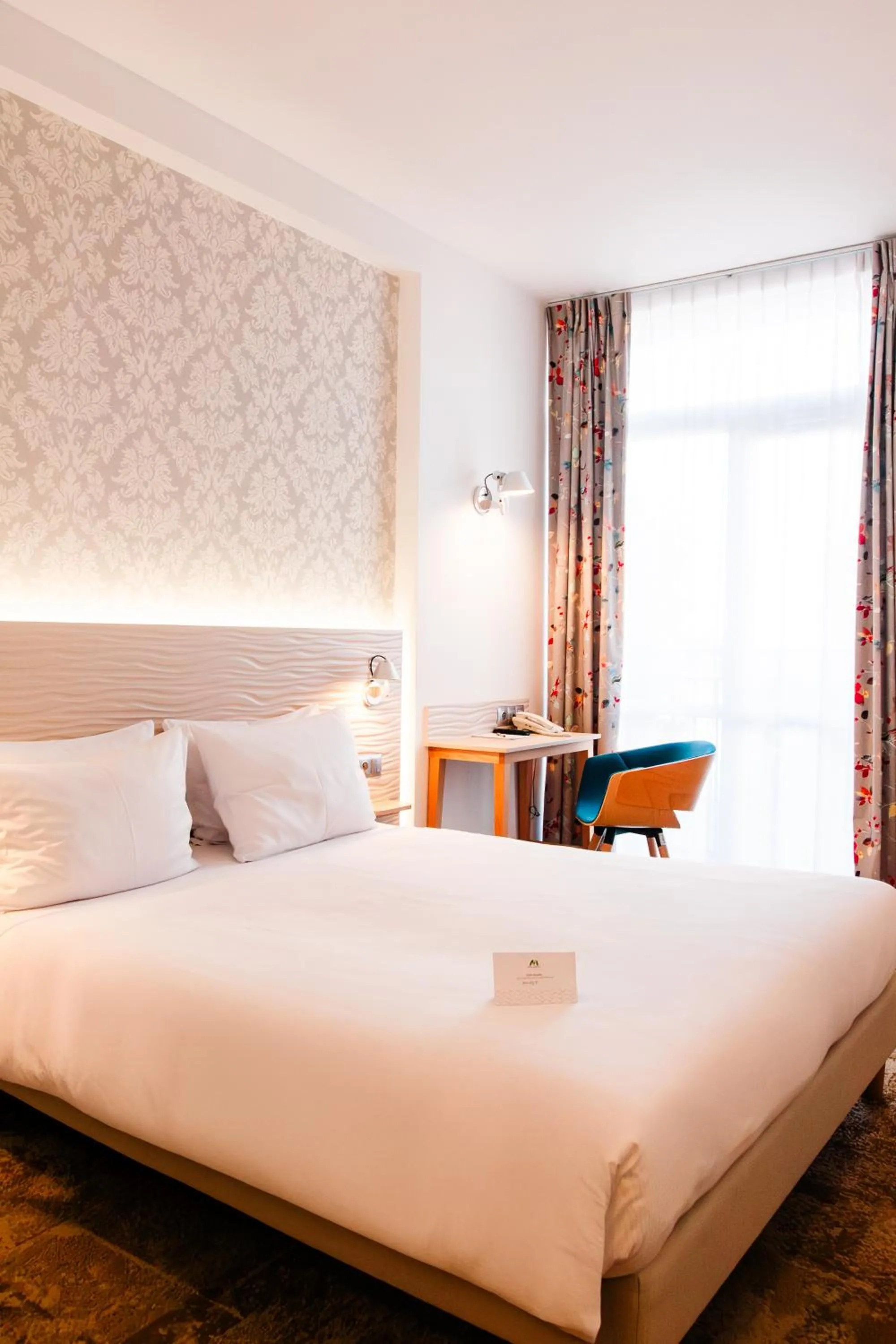 Bed in Hotel Metropol