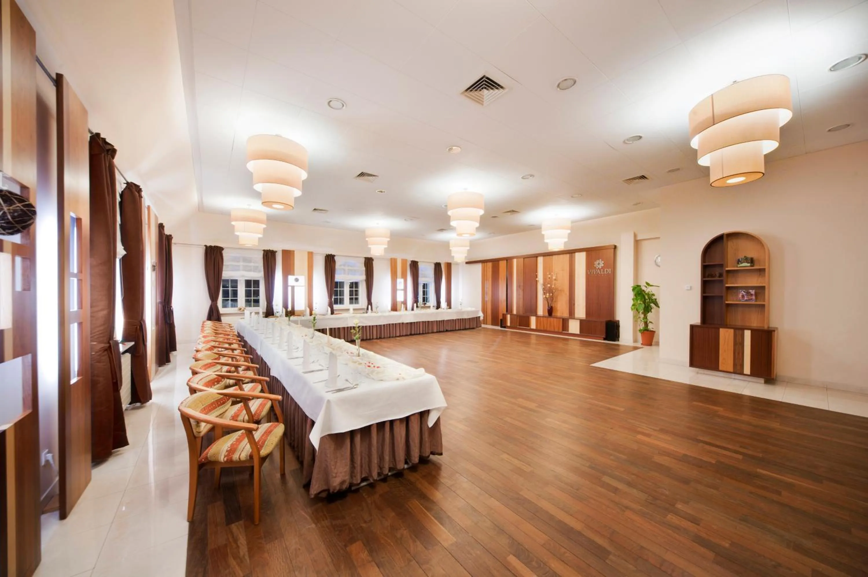 Banquet/Function facilities, Bed in Hotel Vivaldi