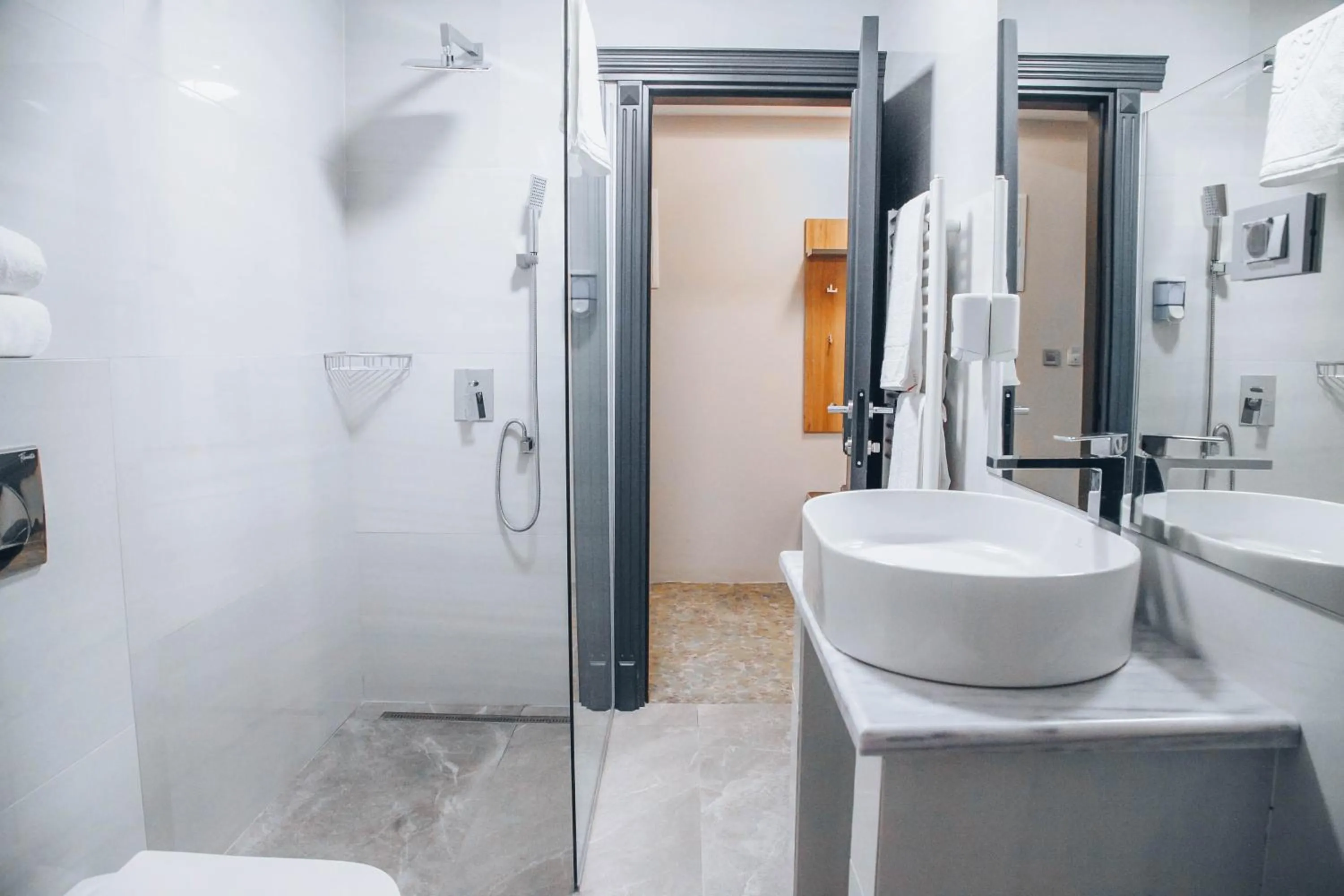 Shower in S Club Resort Hotel Aqua Park and Spa